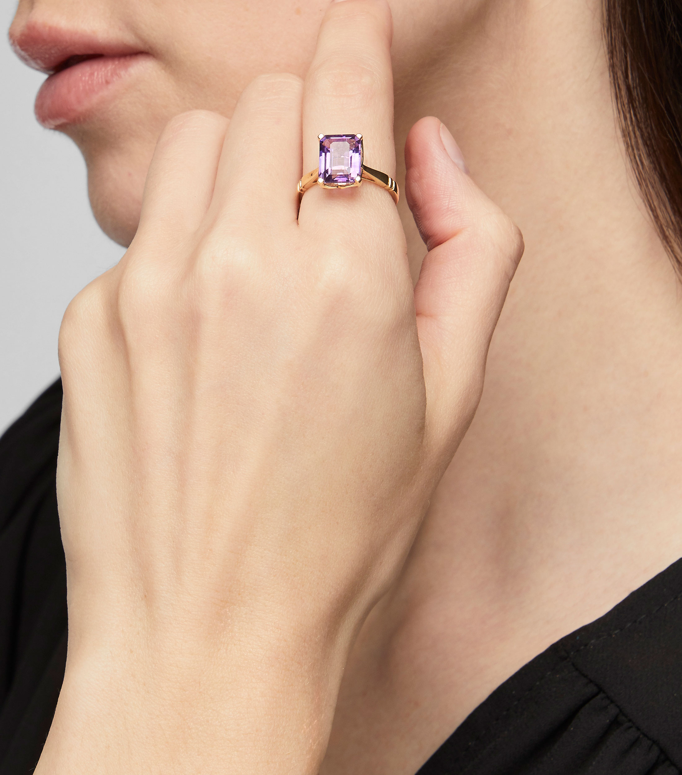Anillo en oro de 14 kilates con amatista Mujer