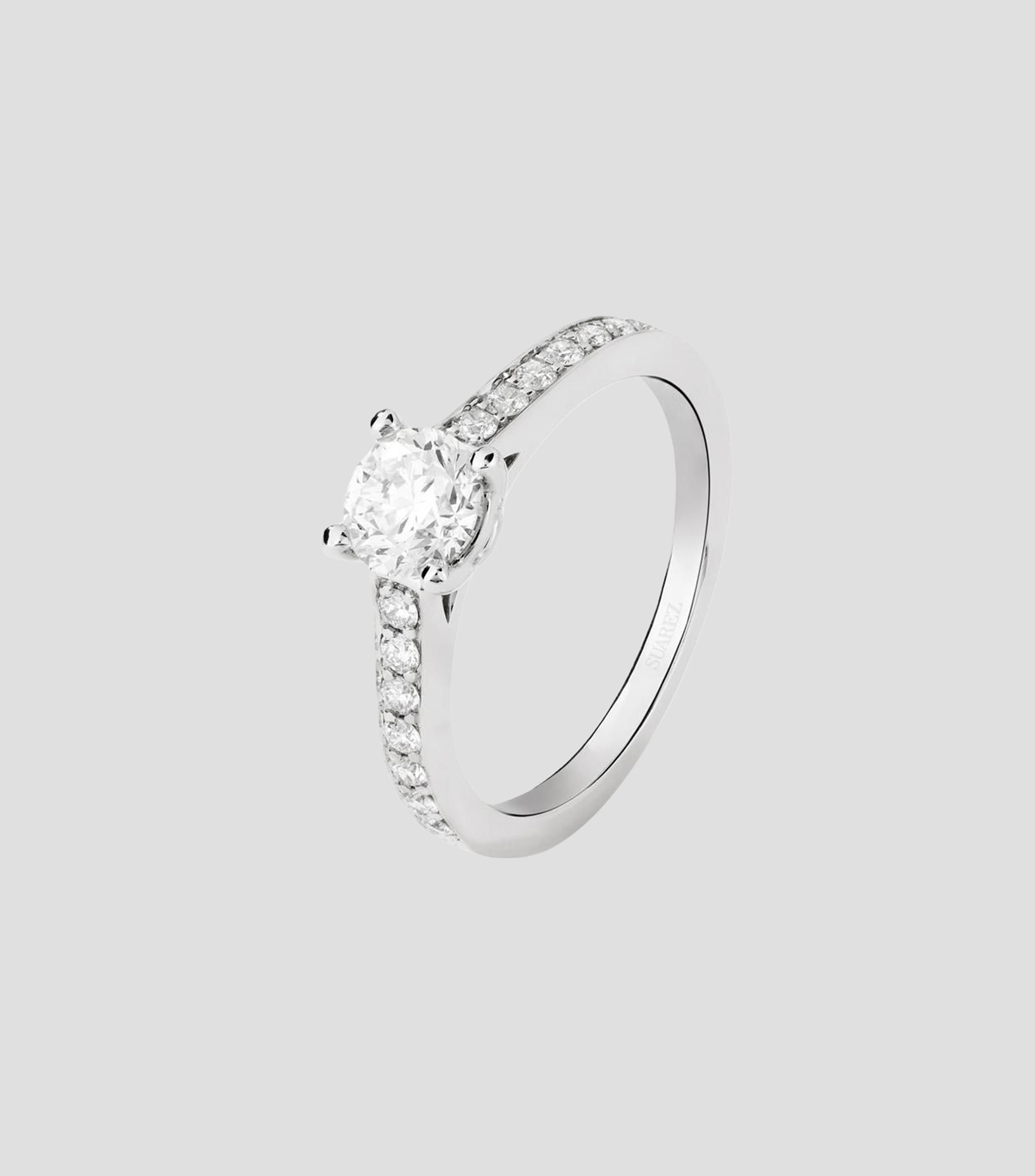 Anillo solitario en Oro blanco de 18 Kilates con diamante Mujer