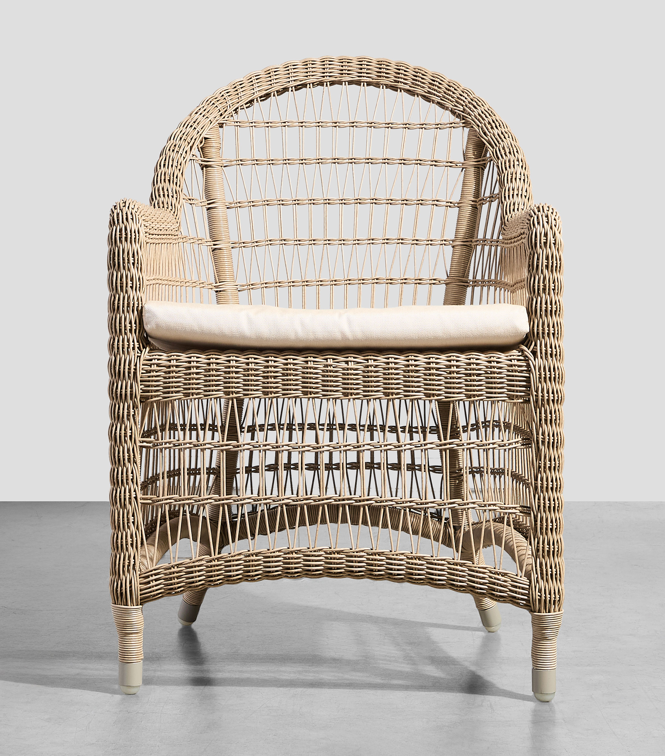Silla en madera y mimbre beige