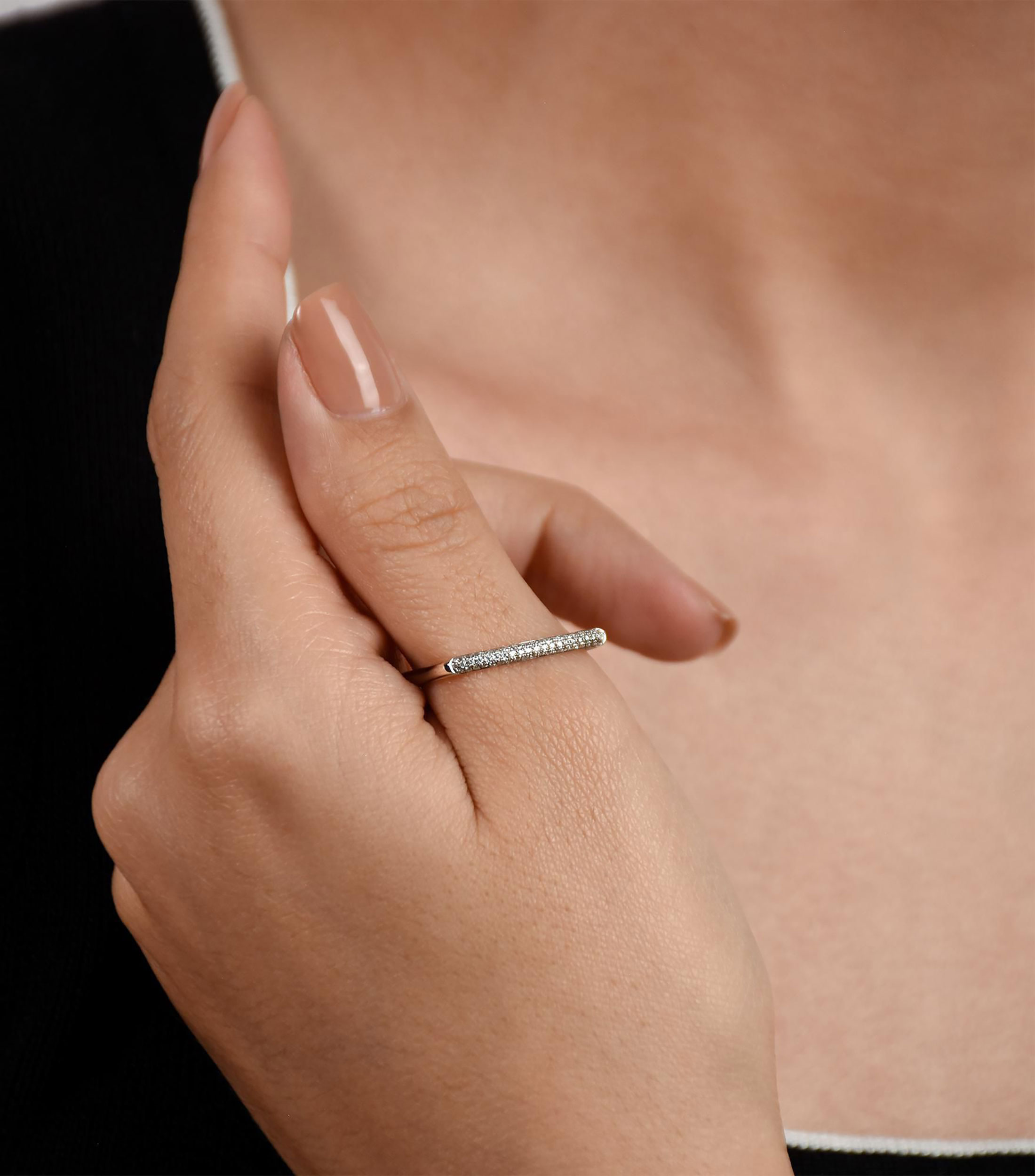 Anillo en Oro blanco de 14 Kilates con diamantes naturales incrustados Mujer