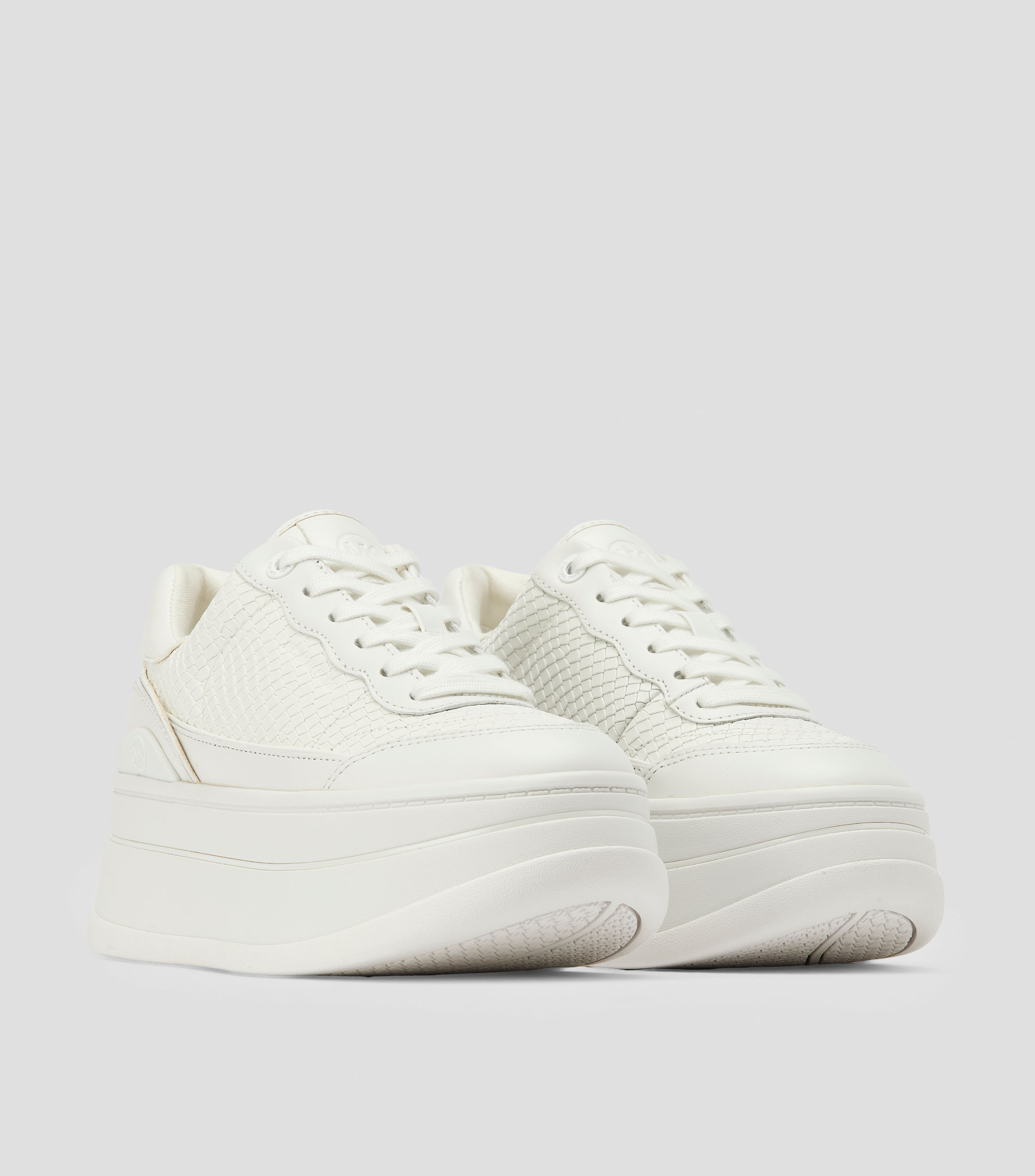 Tenis casuales con plataforma Hayes Lace Up en piel vacuna Mujer