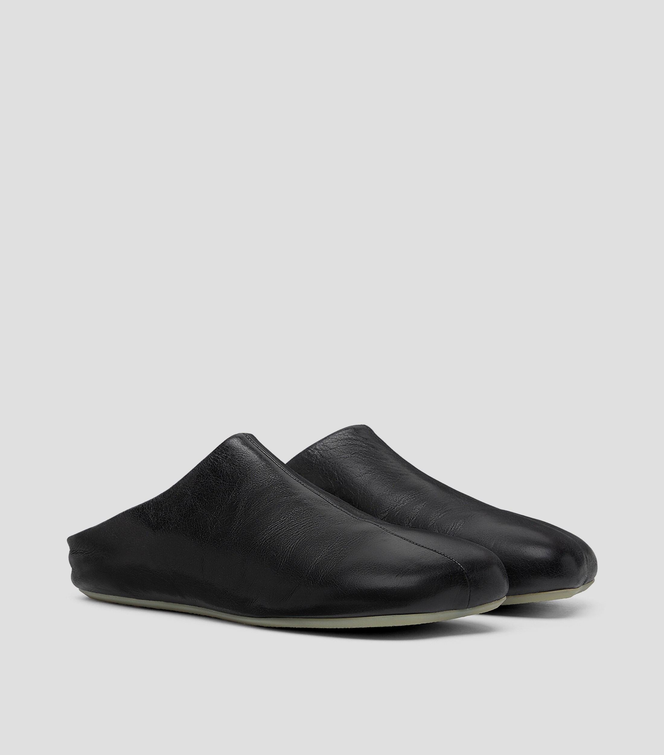 Pantuflas en piel Hombre