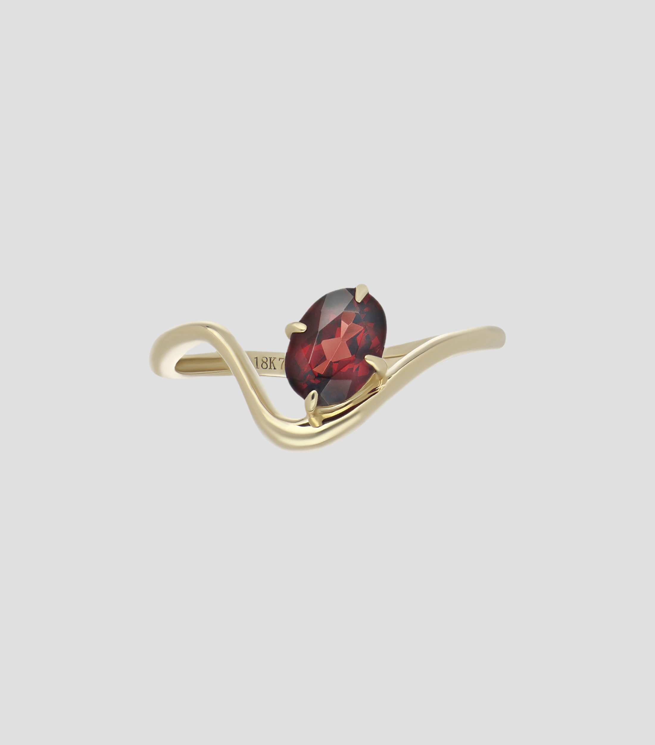 Anillo en oro amarillo de 18 Kilates con granate Mujer