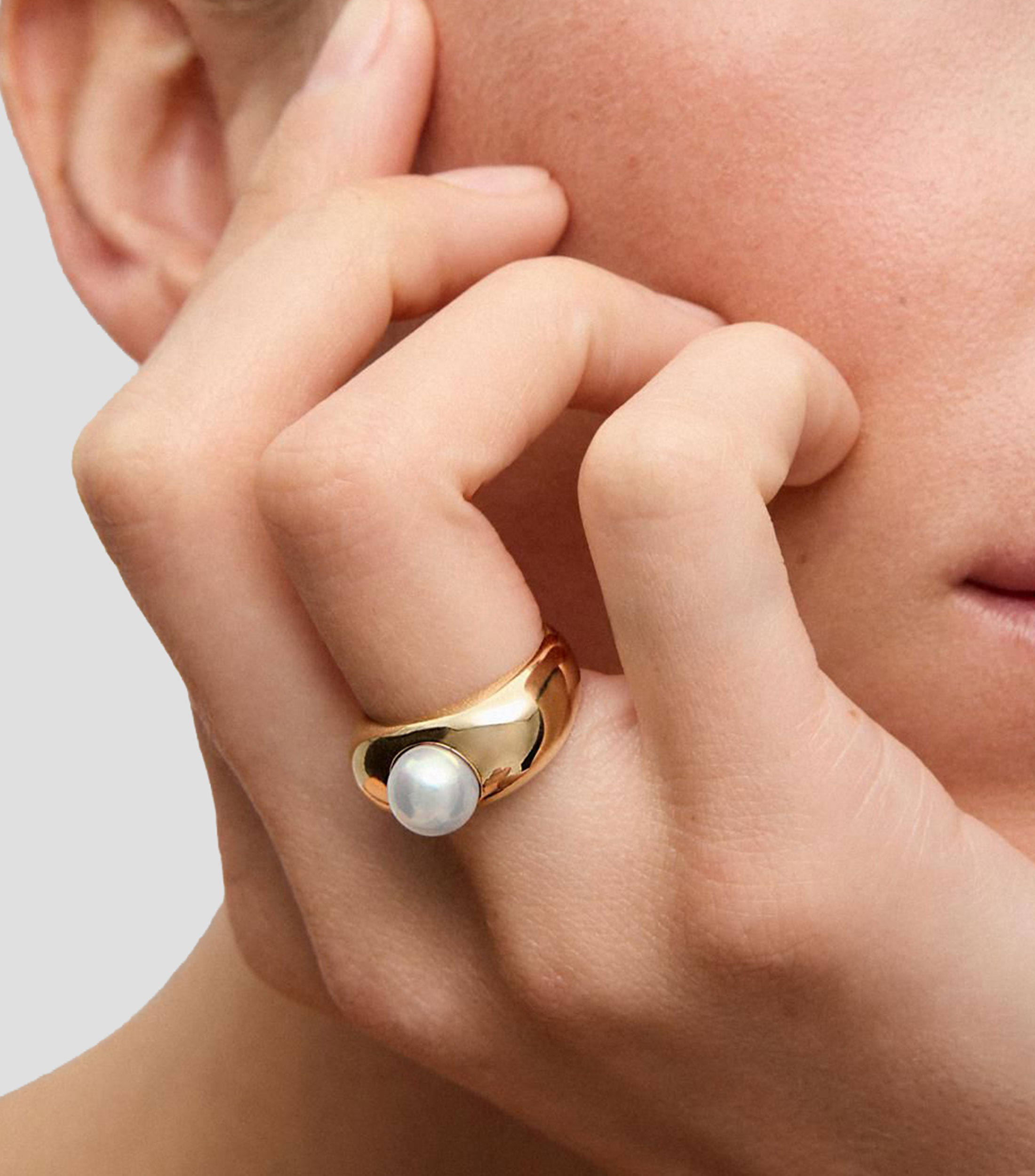 Anillo en oro amarillo de 18 kilates con perla Mujer
