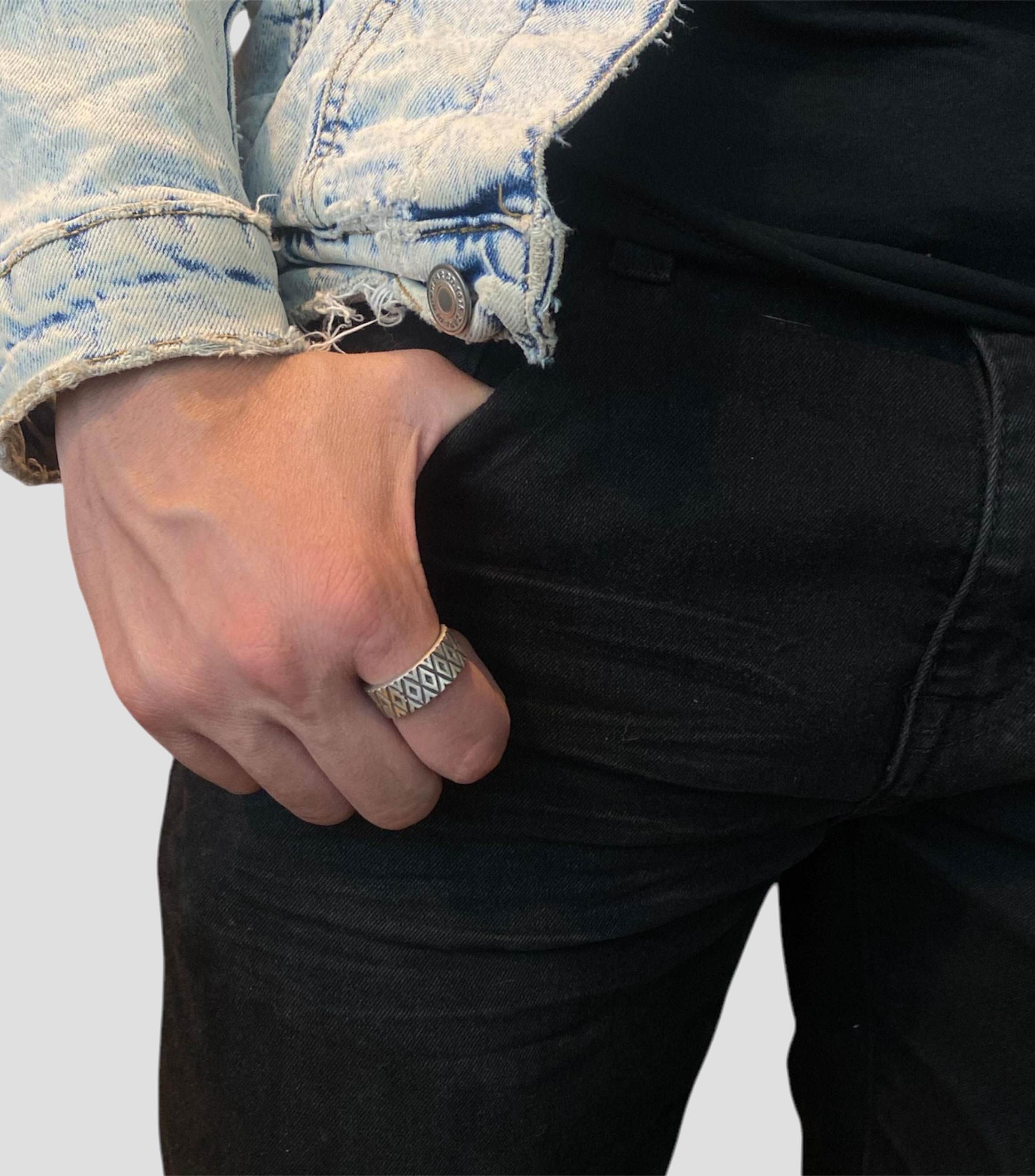 Anillo en plata con figuras Hombre