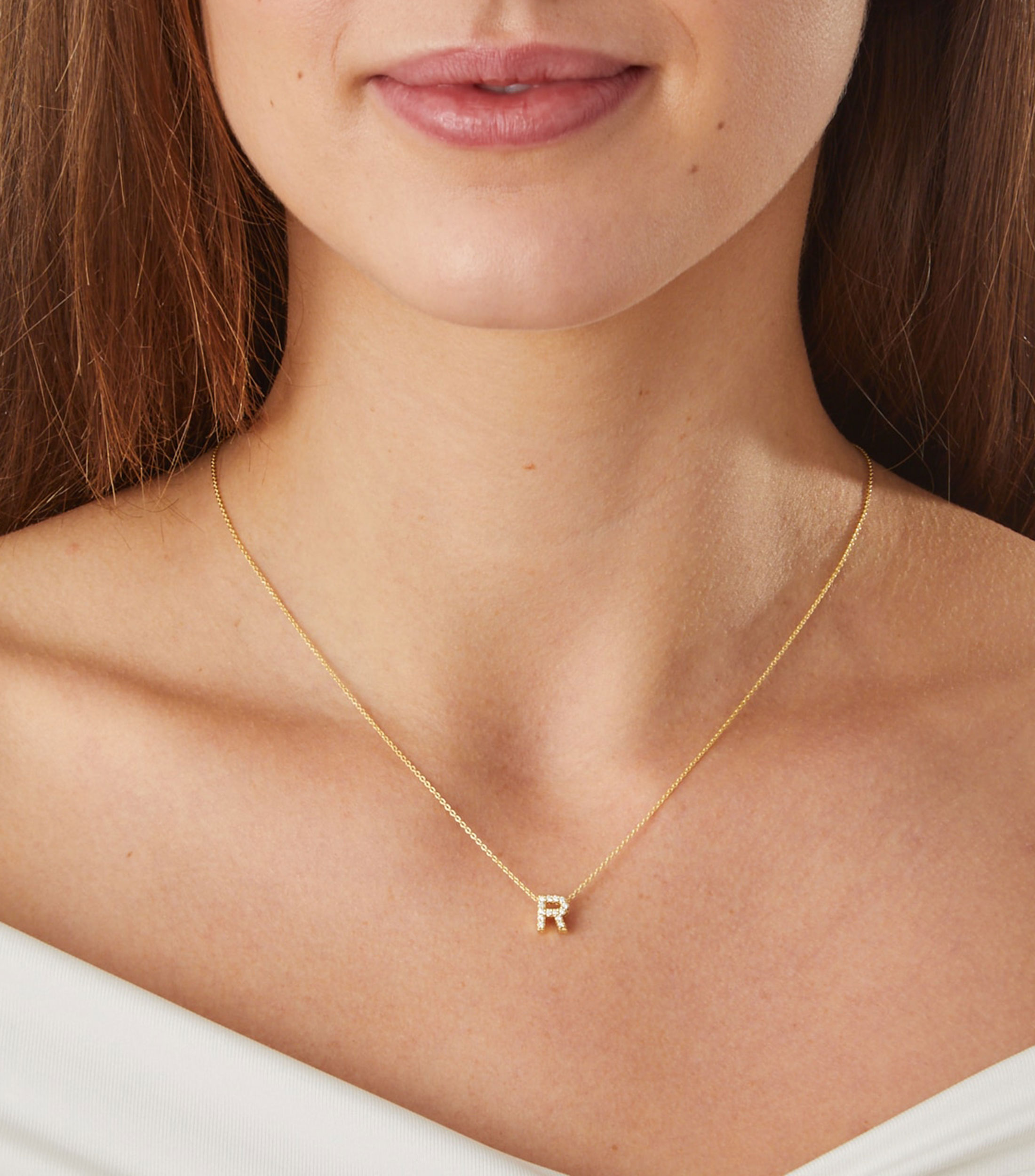 Collar en Oro amarillo de 18 Kilates letra R con diamantes Mujer