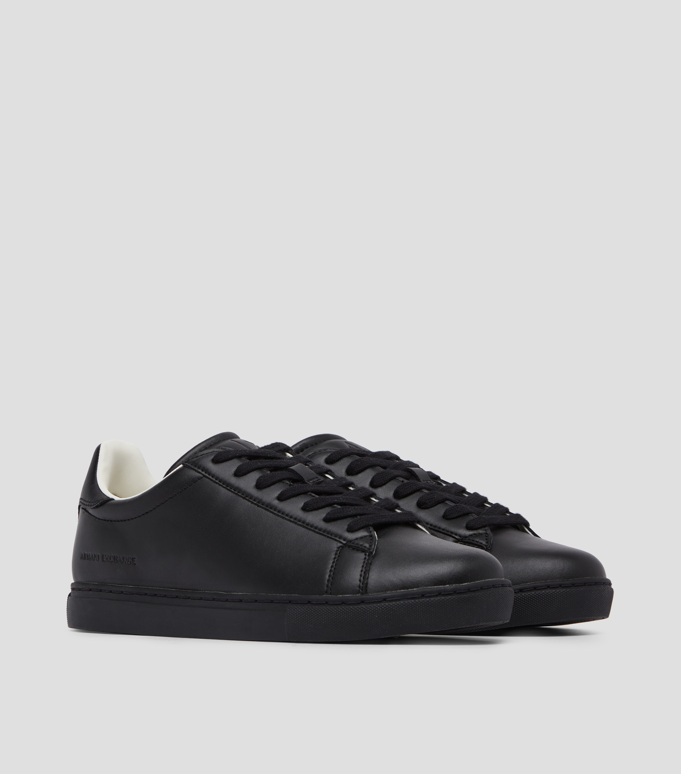 Tenis casuales en piel con logo grabado Hombre