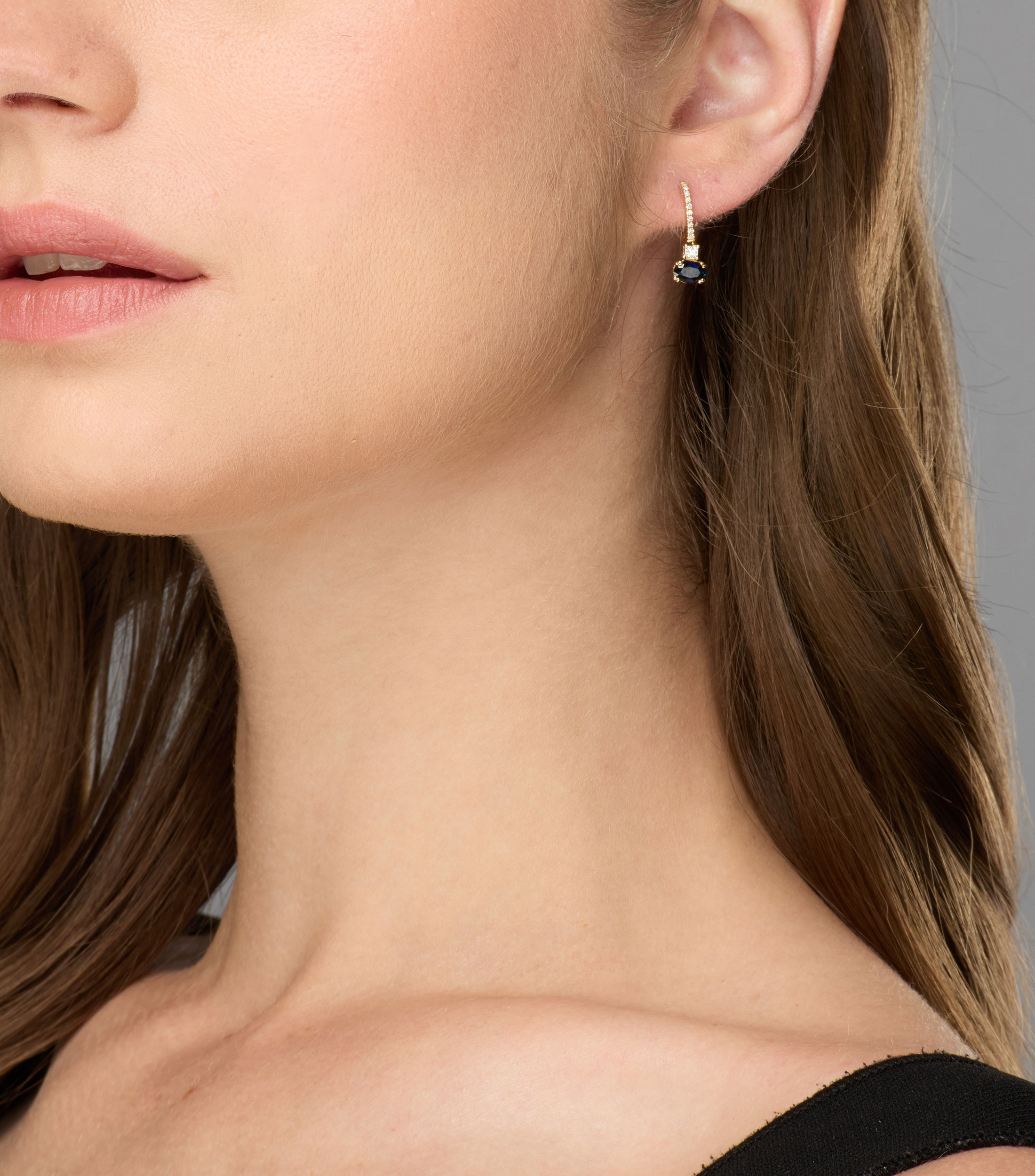 Aretes con diamante y zafiro Mujer