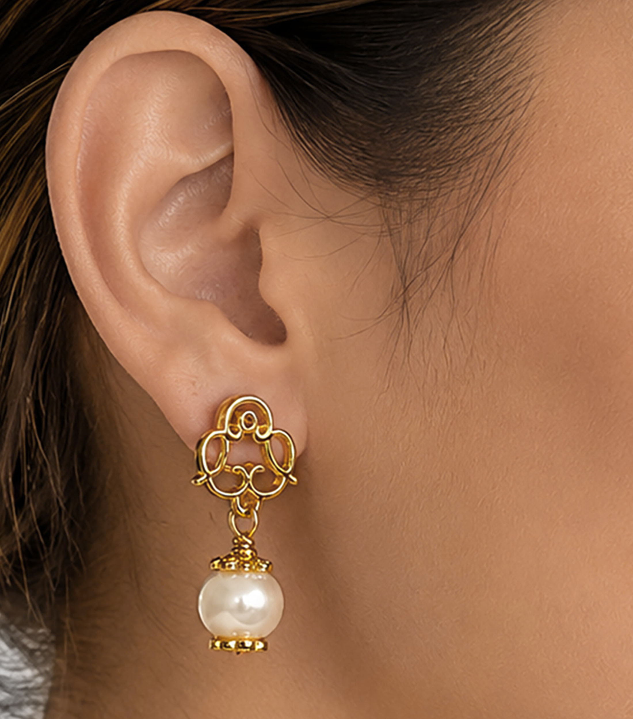 Aretes Símbolo Real en Plata .925 Ofrenda de Amor con perla Mujer