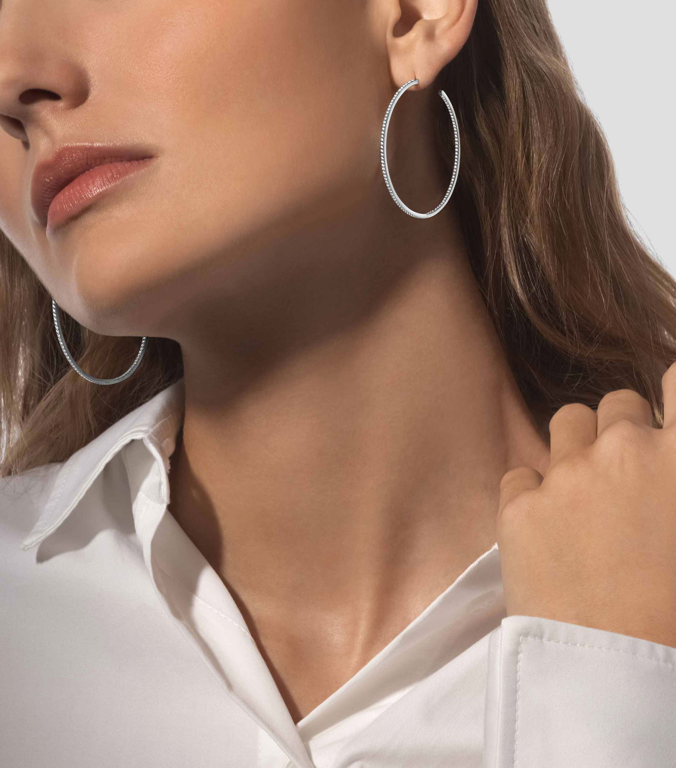 Aretes en oro blanco 18 Kts Gatsby Mujer