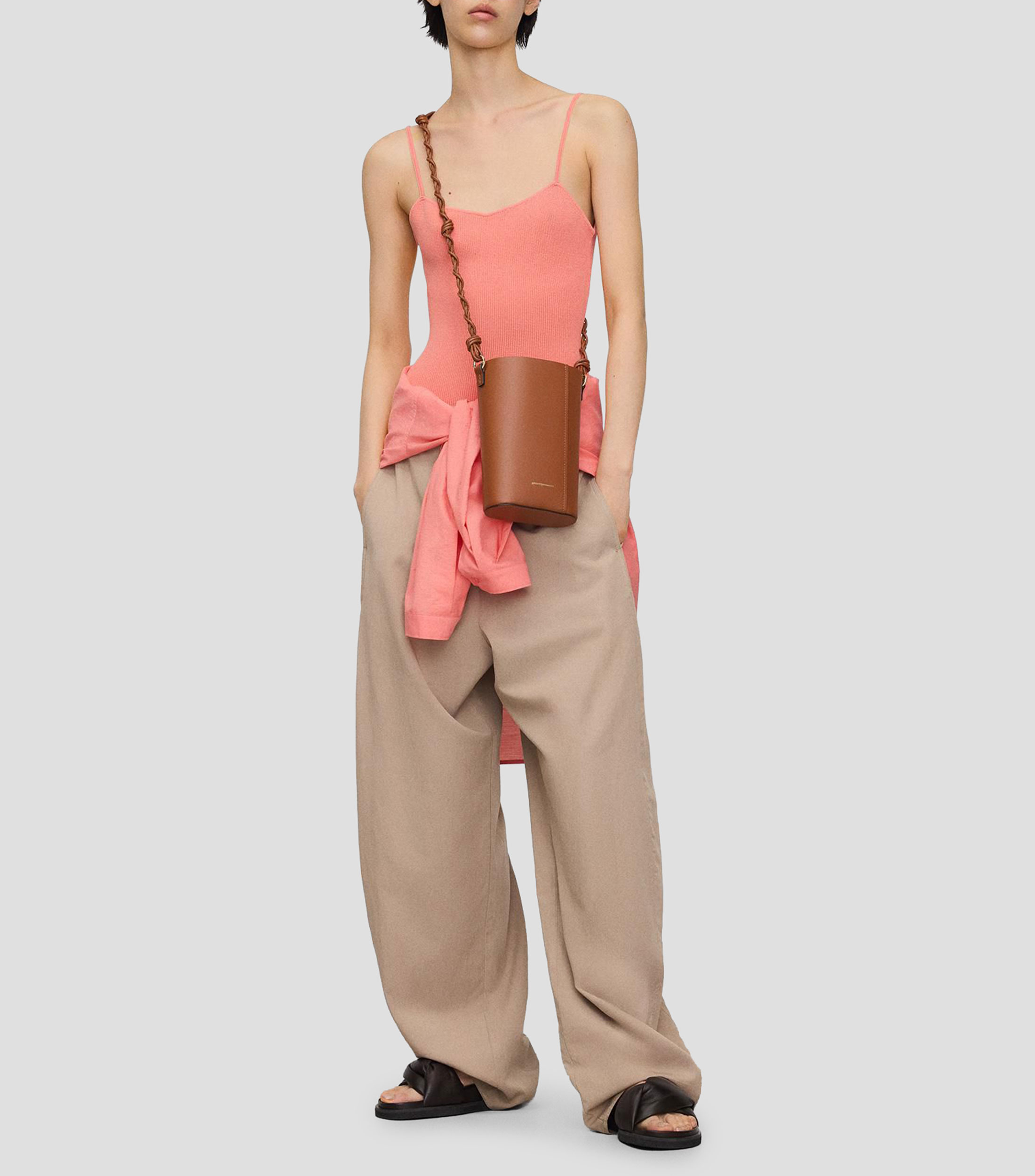 Bolsa Crossbody Café en Piel Lisa Mujer