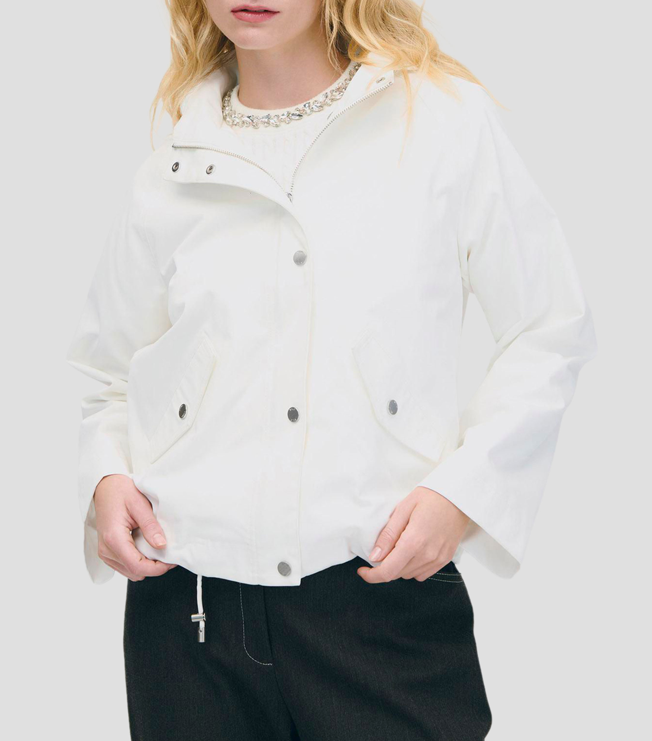 Chamarra Parka Blanca Capucha Desmontable Manga Ranglan Mujer