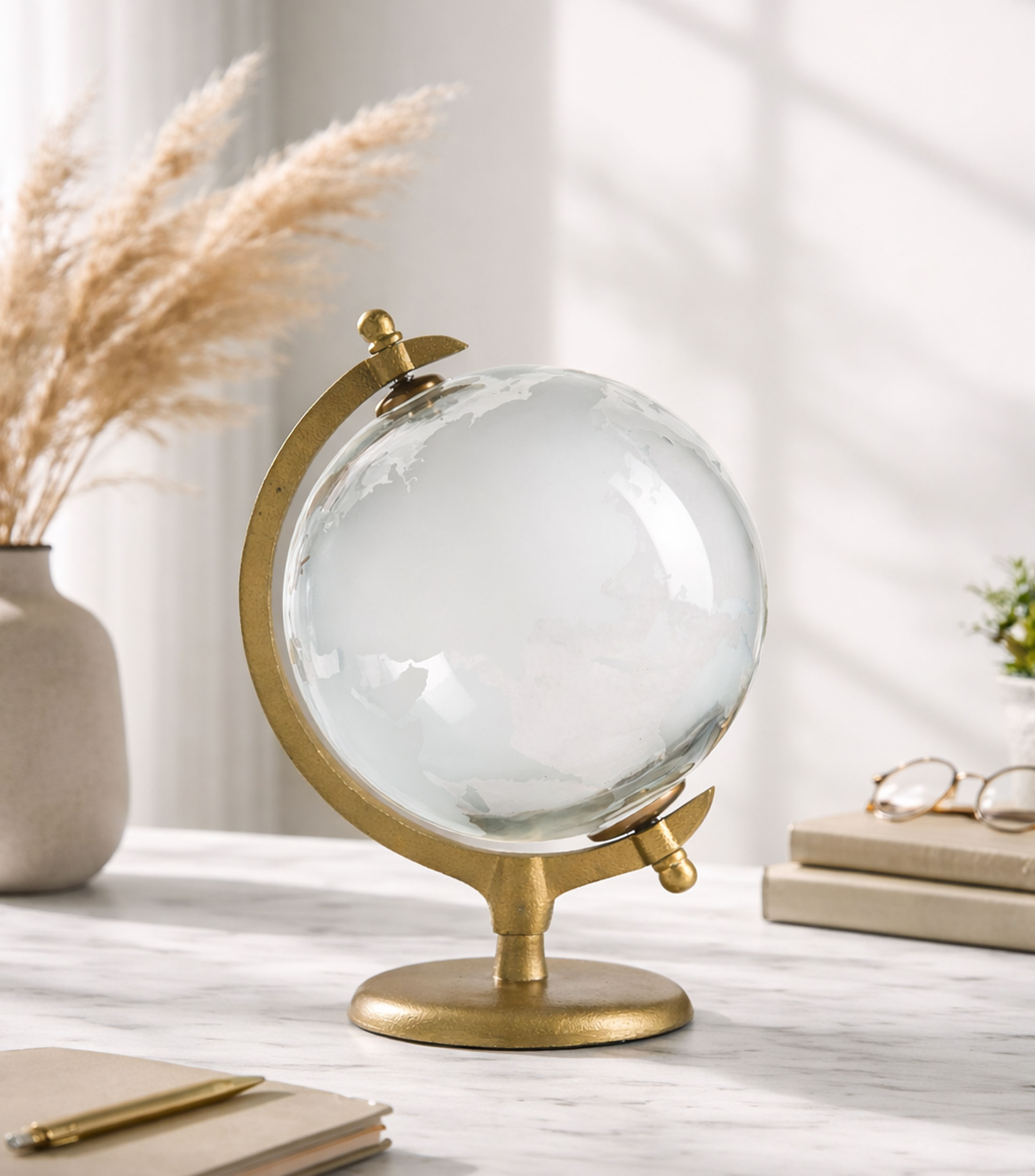 Figura decorativa Globo Terráqueo en metal y vidrio dorado
