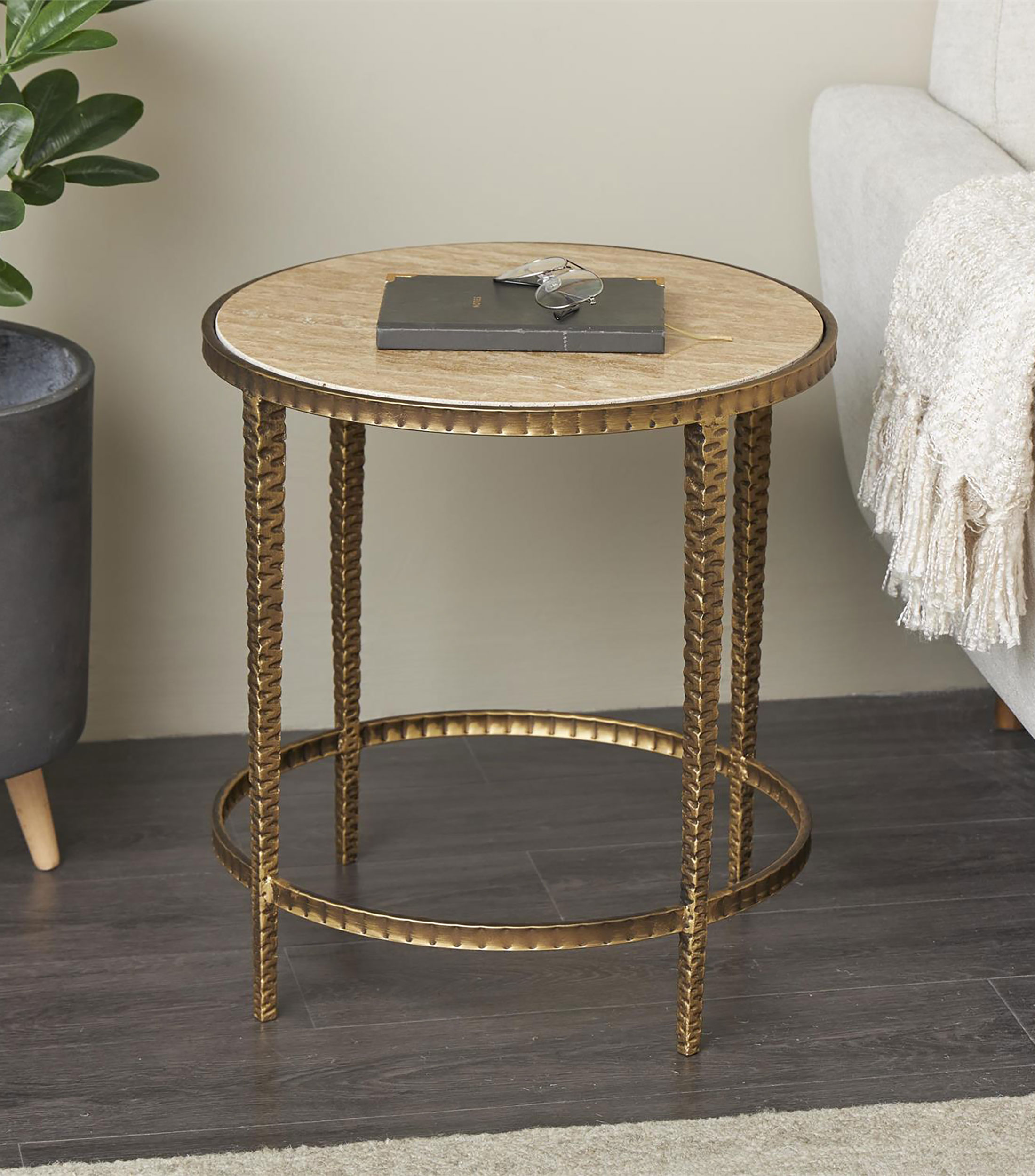 Mesa lateral en metal con mármol