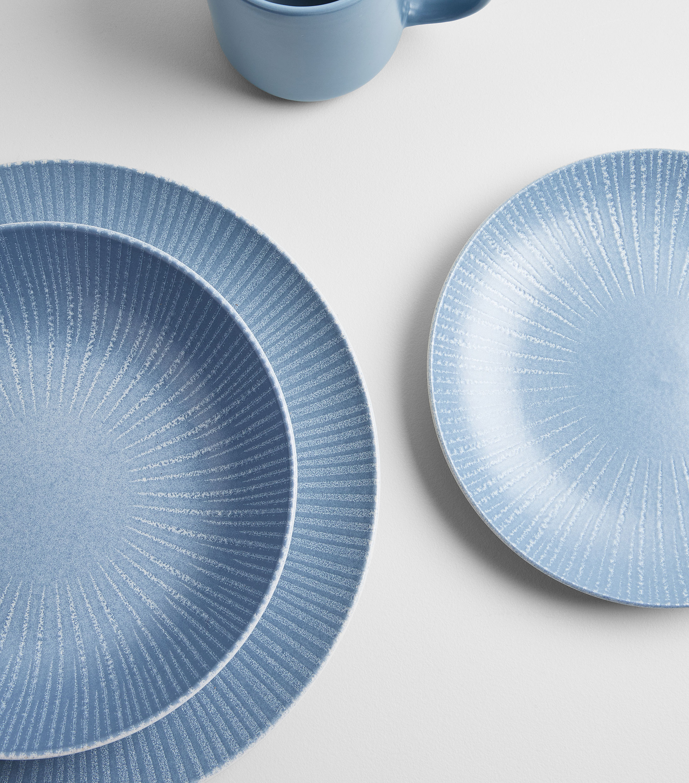 Plato para ensalada en cerámica azul
