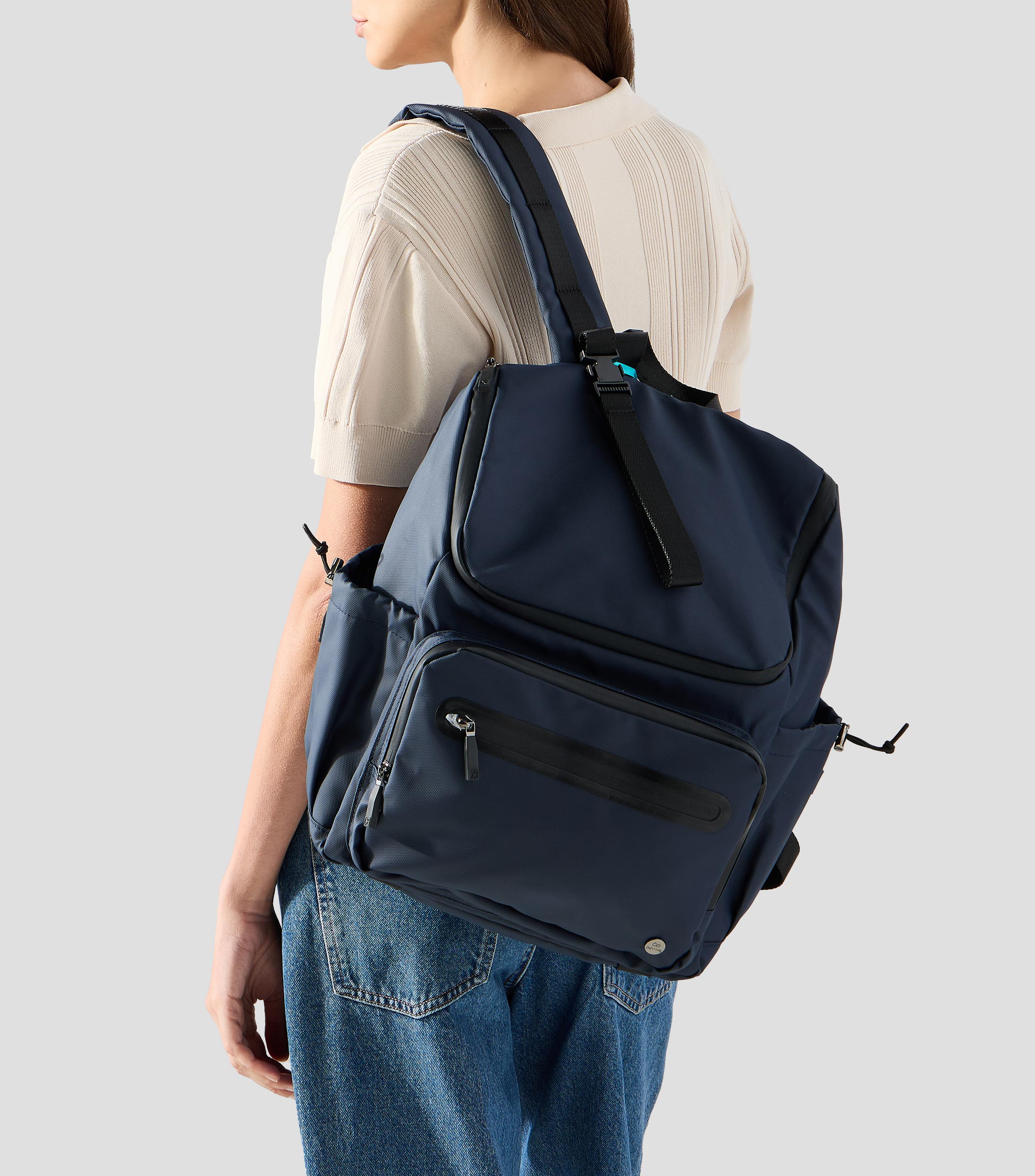 Pañalera backpack lisa con cambiador