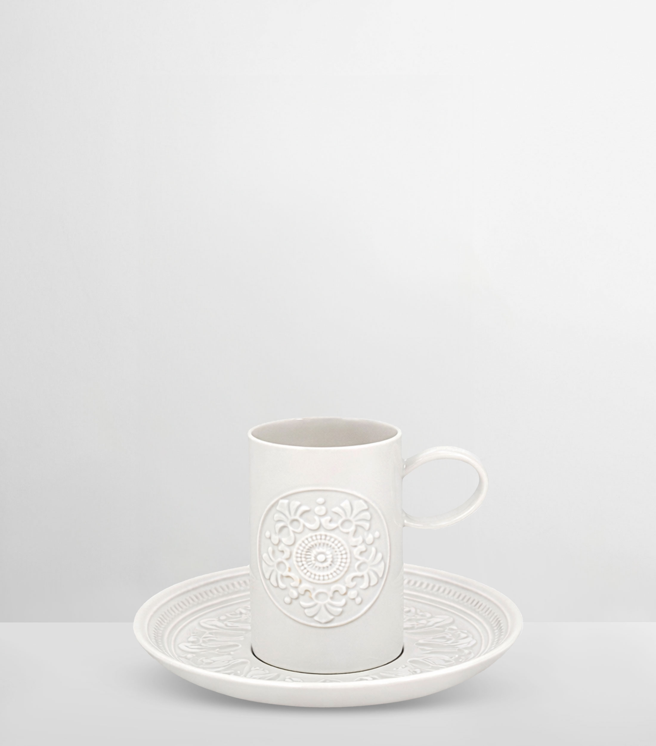 Taza de cafe con platillo Domo Ornament blanca