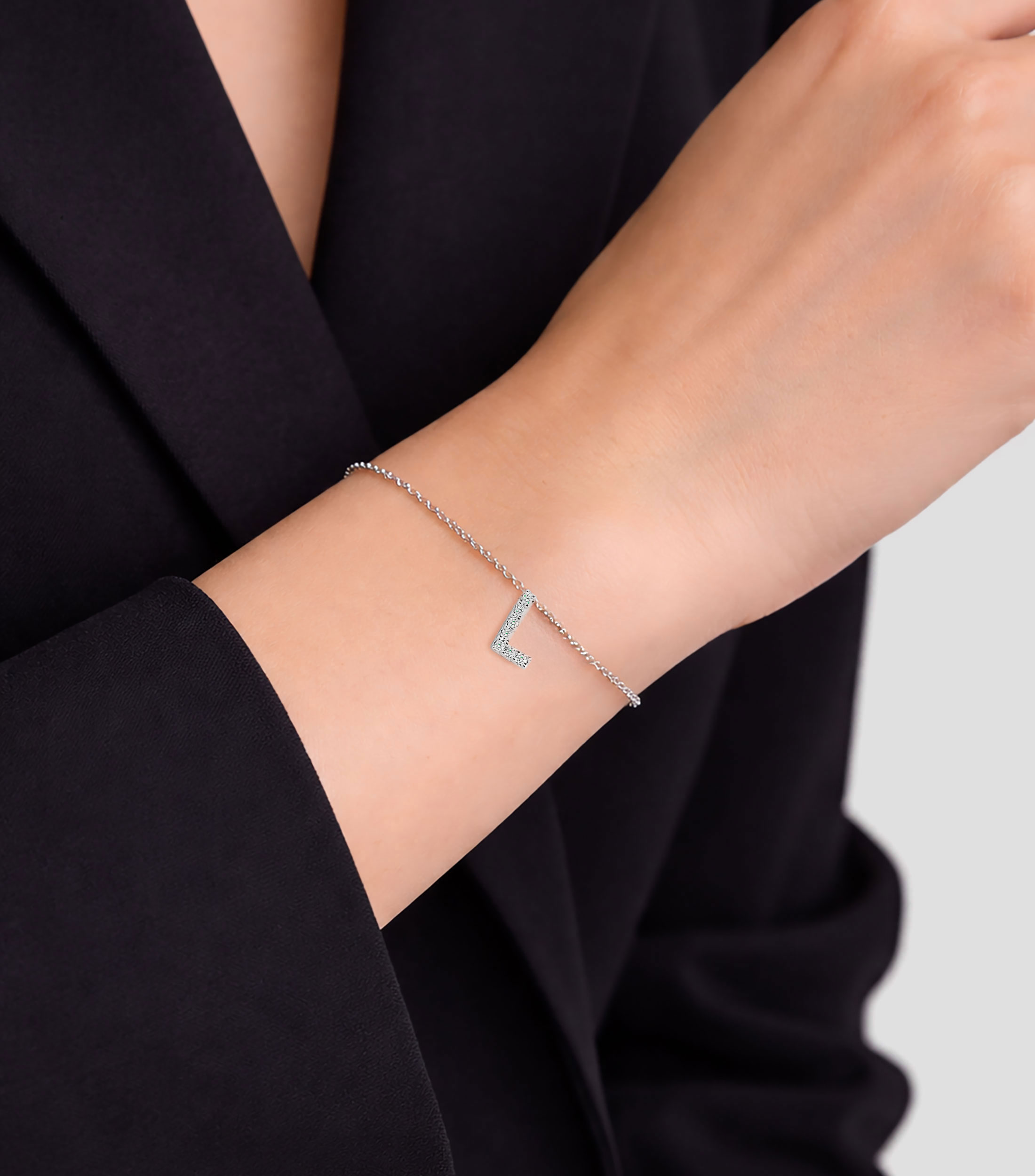 Pulsera en Oro 18 Kilates con Letra "L" Diamantes Mujer