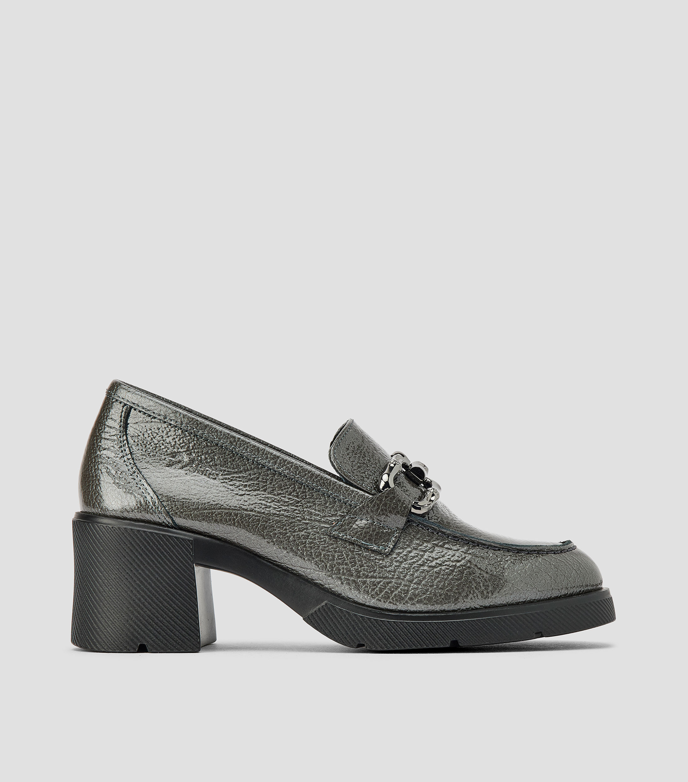 Mocasines con tacón bajo ancho en piel y hebilla Mujer