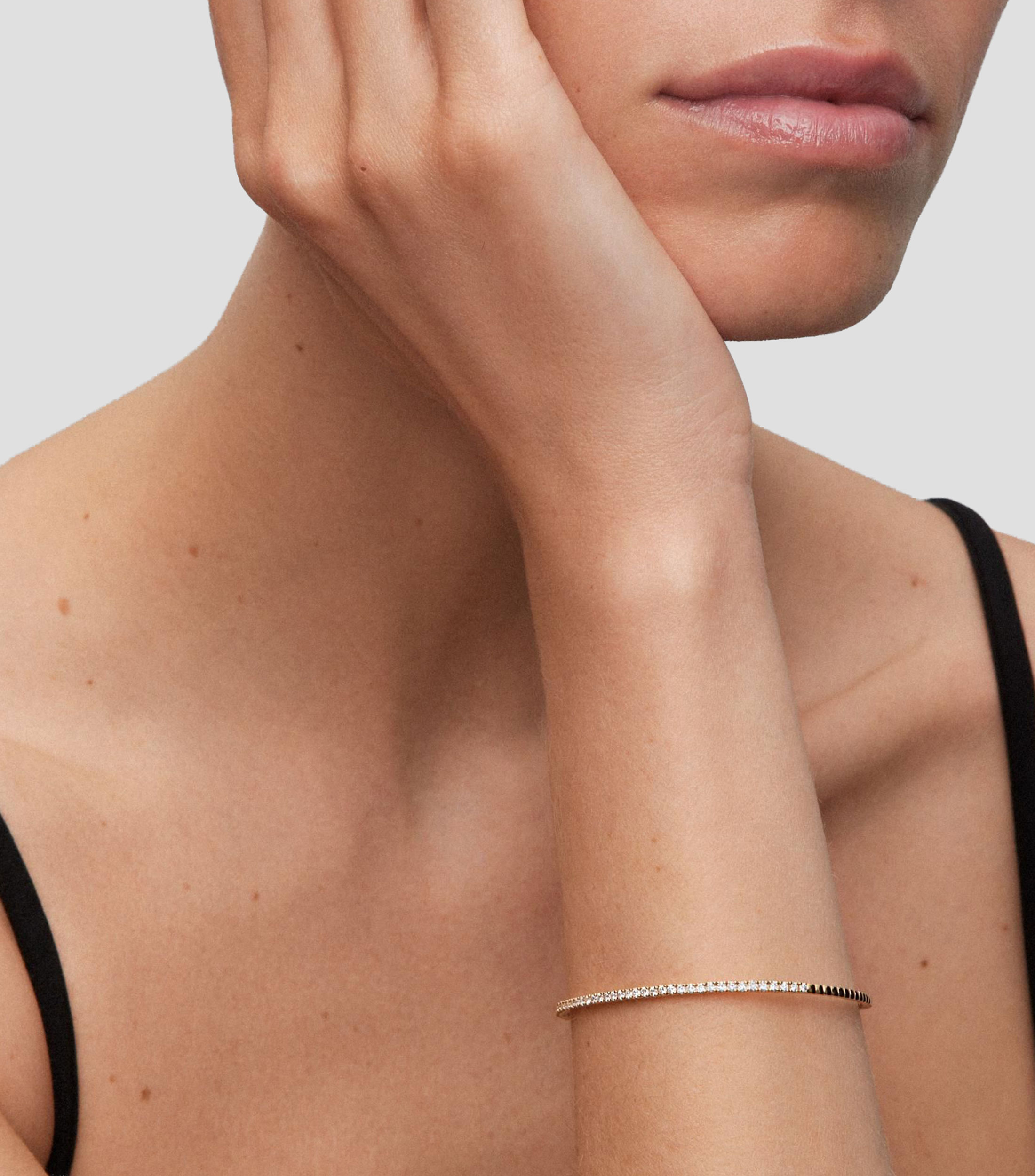 Brazalete en Oro amarillo de 18 Kilates con 42 diamantes en talla brillante Mujer