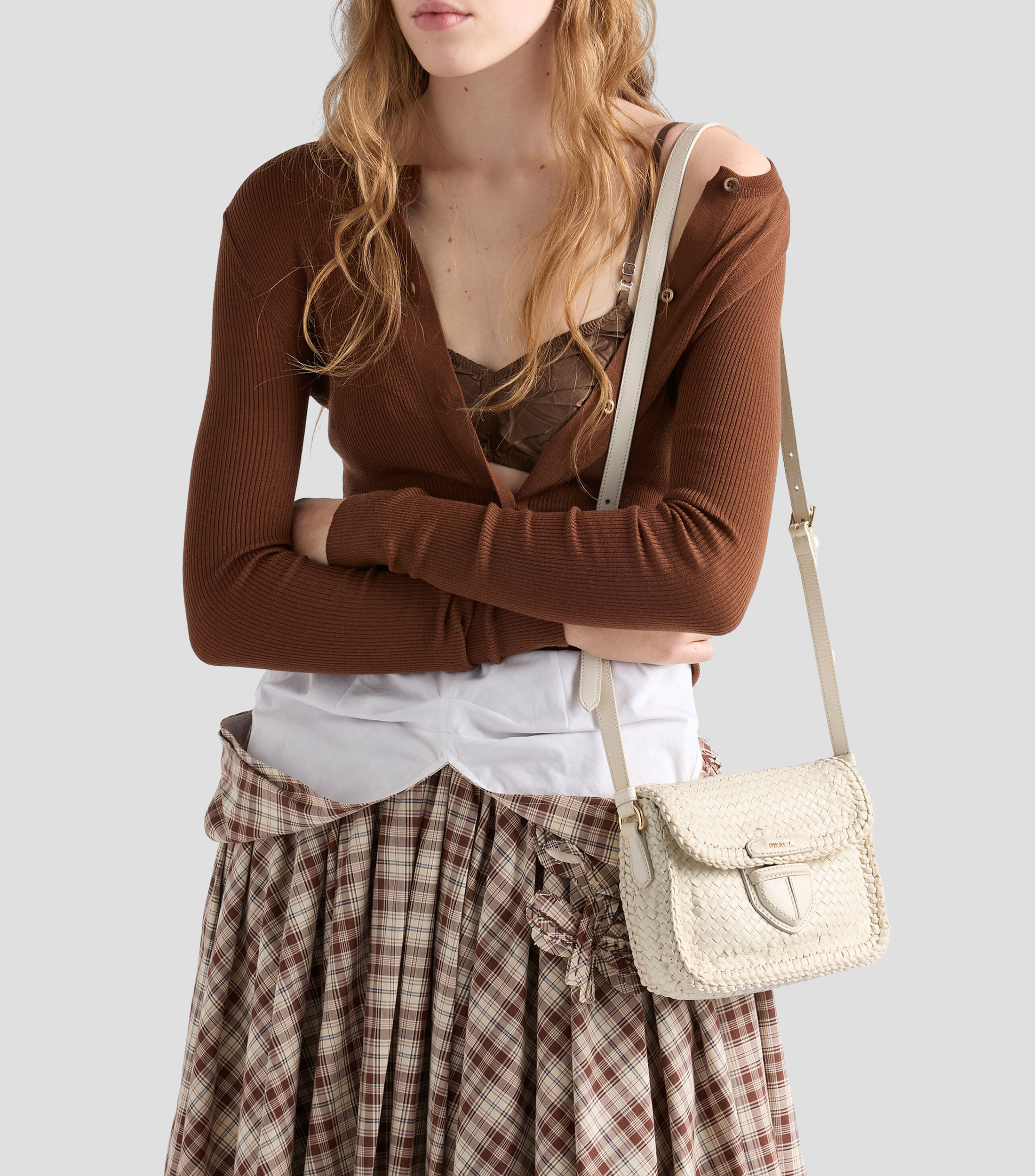 Minibolsa Crossbody de piel entrelazada Mujer