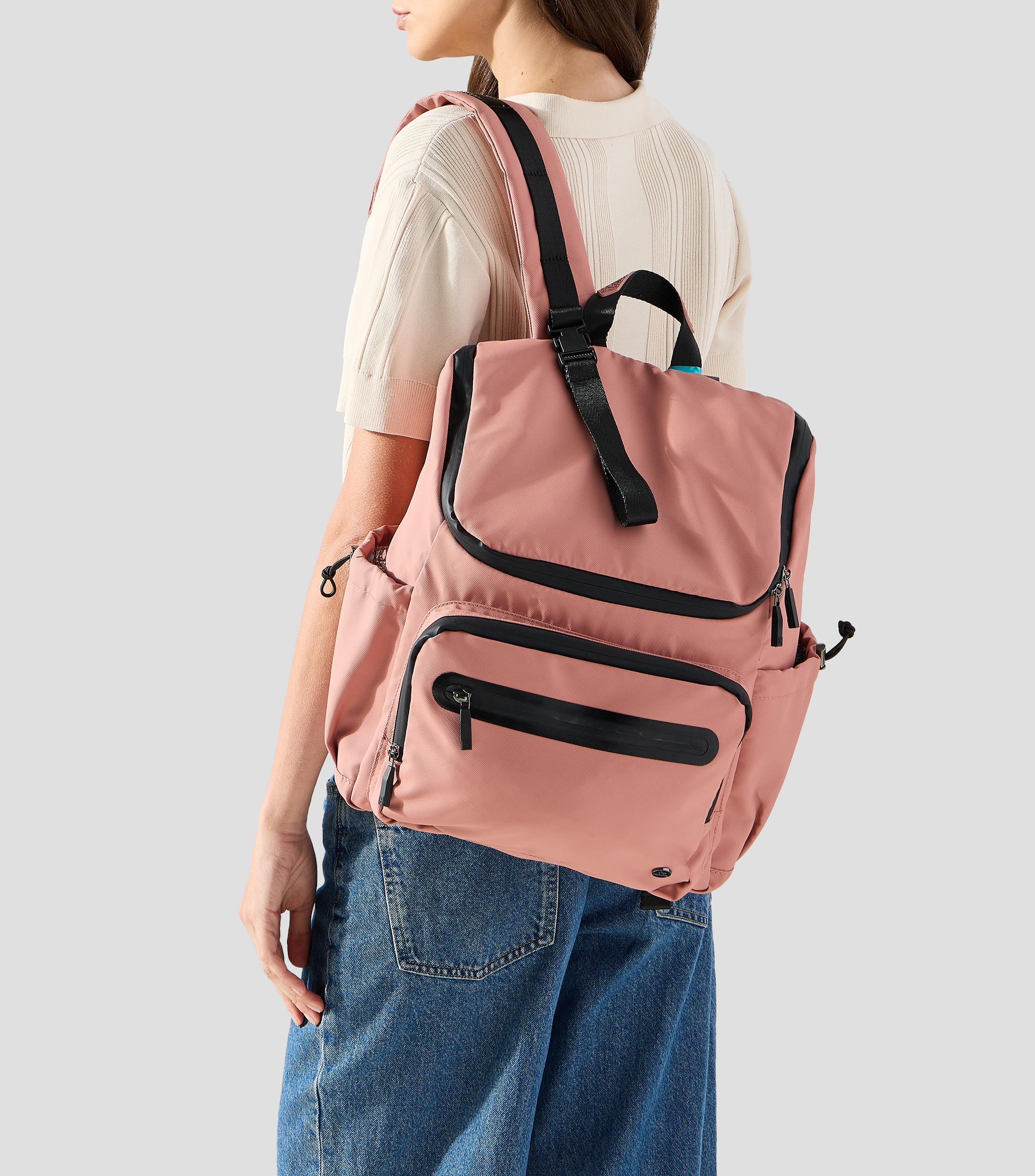 Pañalera backpack lisa con cambiador