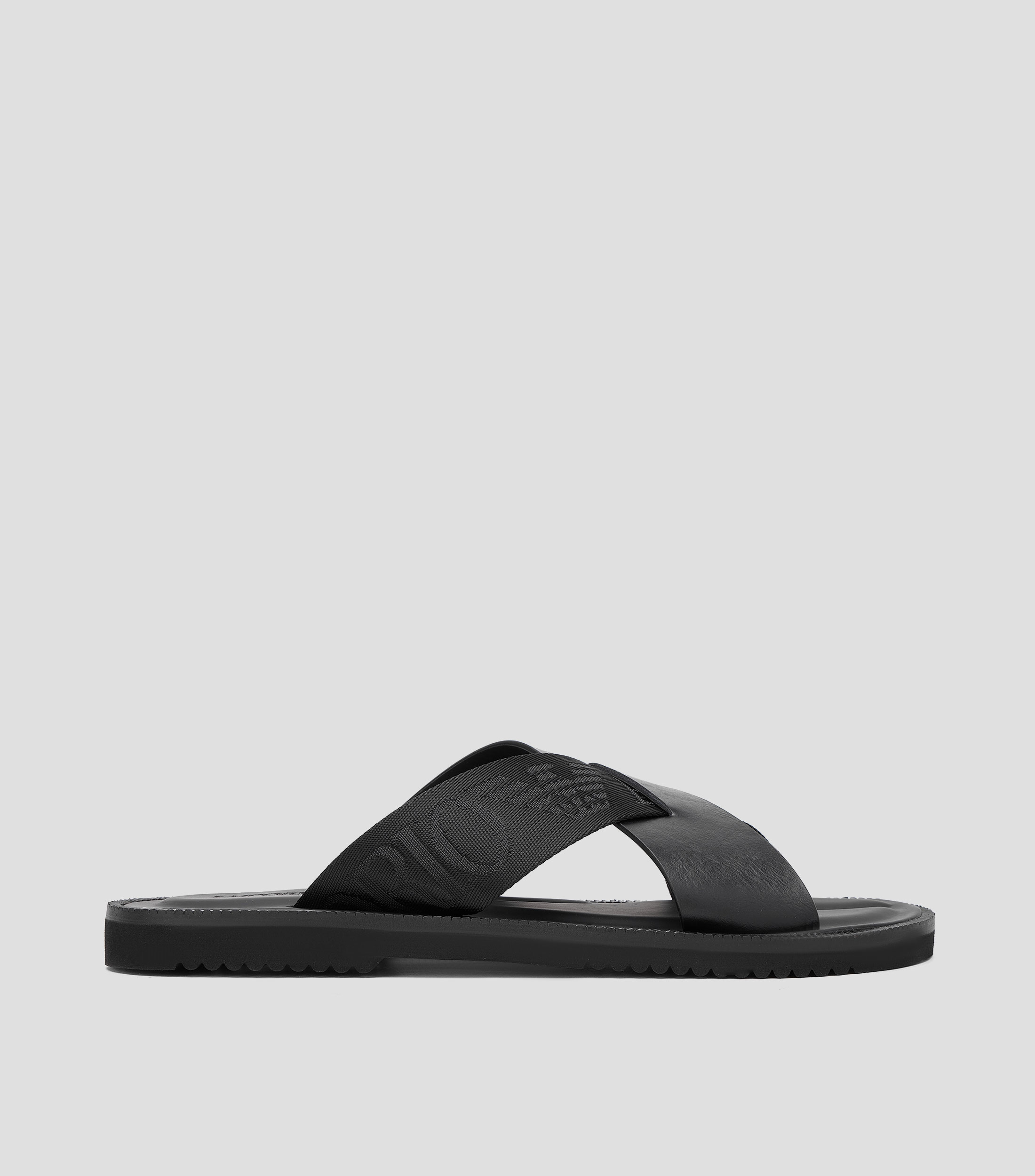 Sandalias planas en piel Hombre