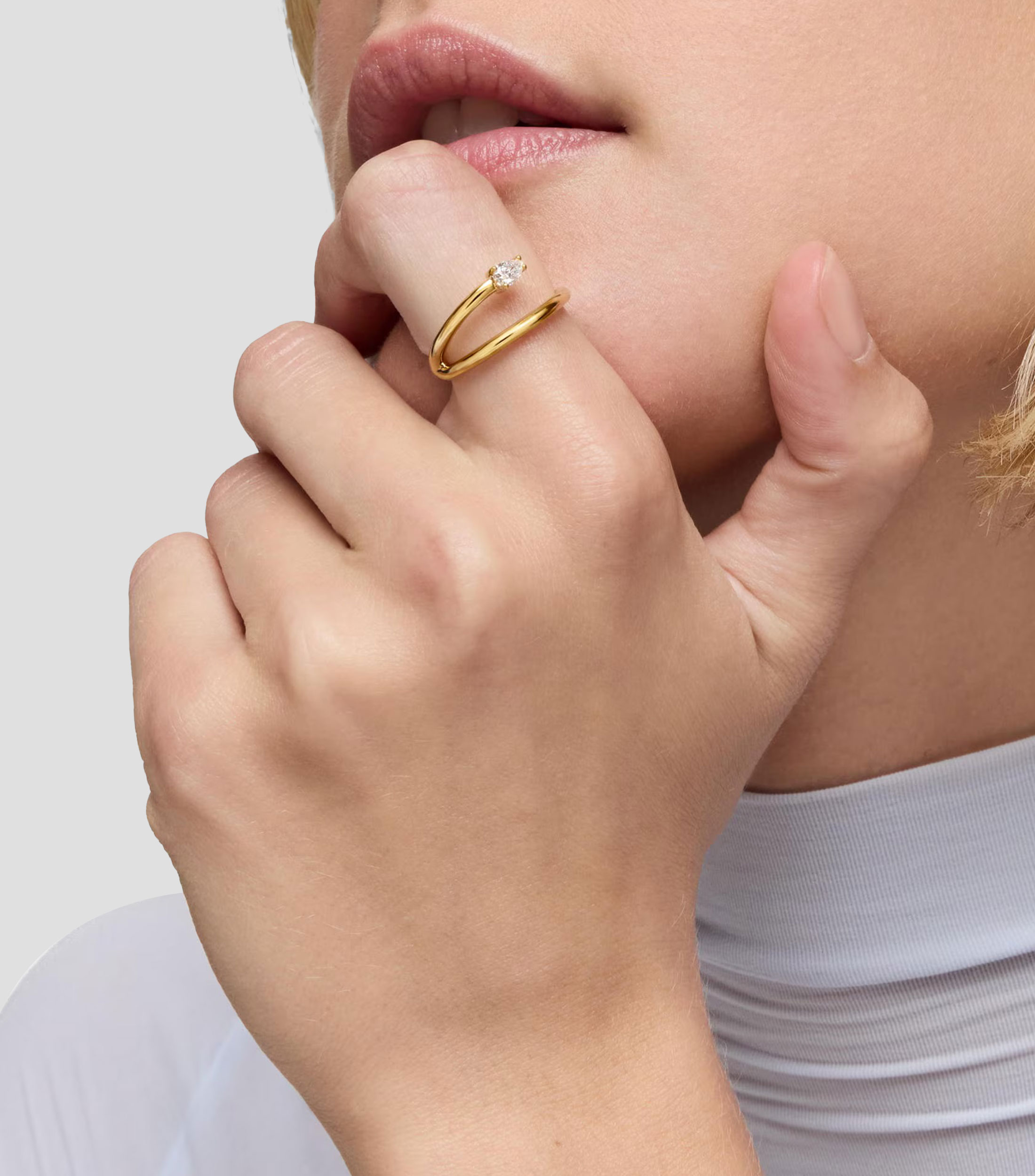Anillo en plata .925 ondulado con diamante de laboratorio Mujer