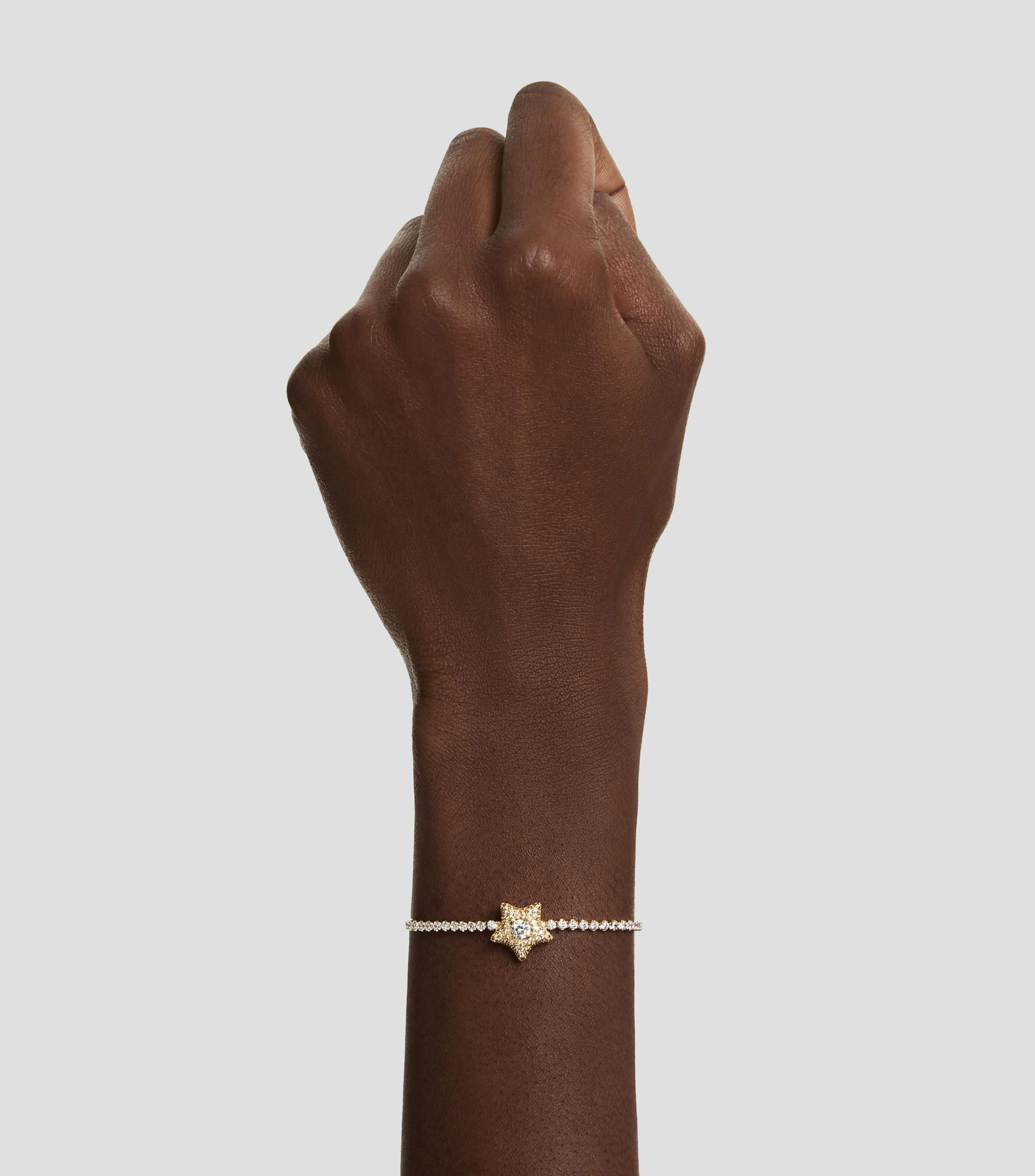 Brazalete con dije de estrella y cristales incrustados Sublima Mujer