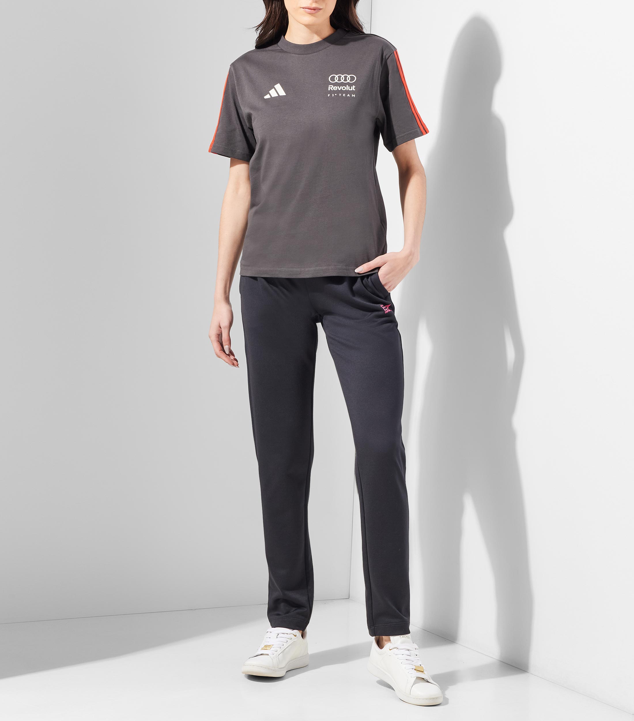 Playera deportiva de cuello redondo y manga corta Motorsport estampada Mujer