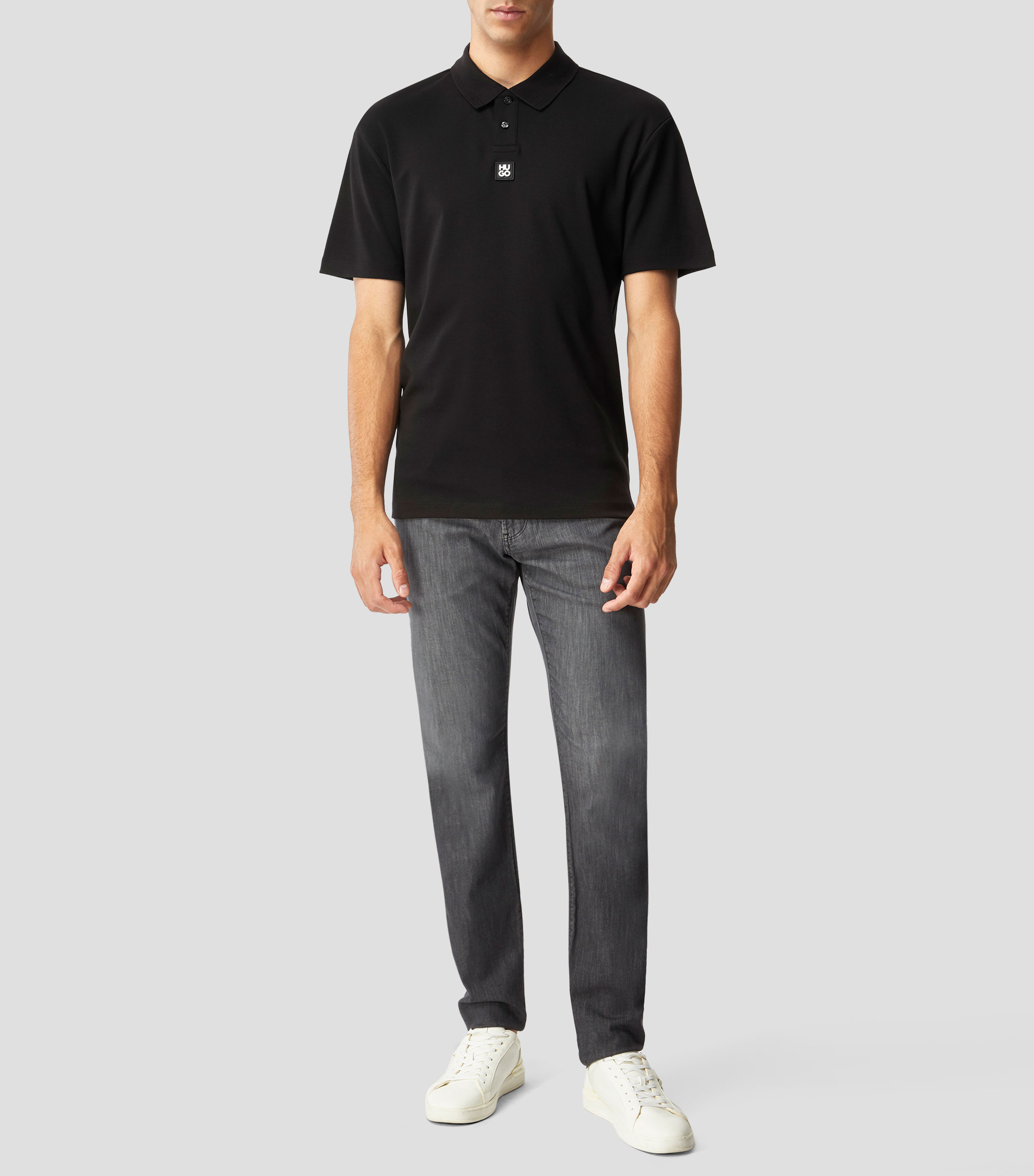 Playera Polo de algodon interlock con logo apilado Hombre