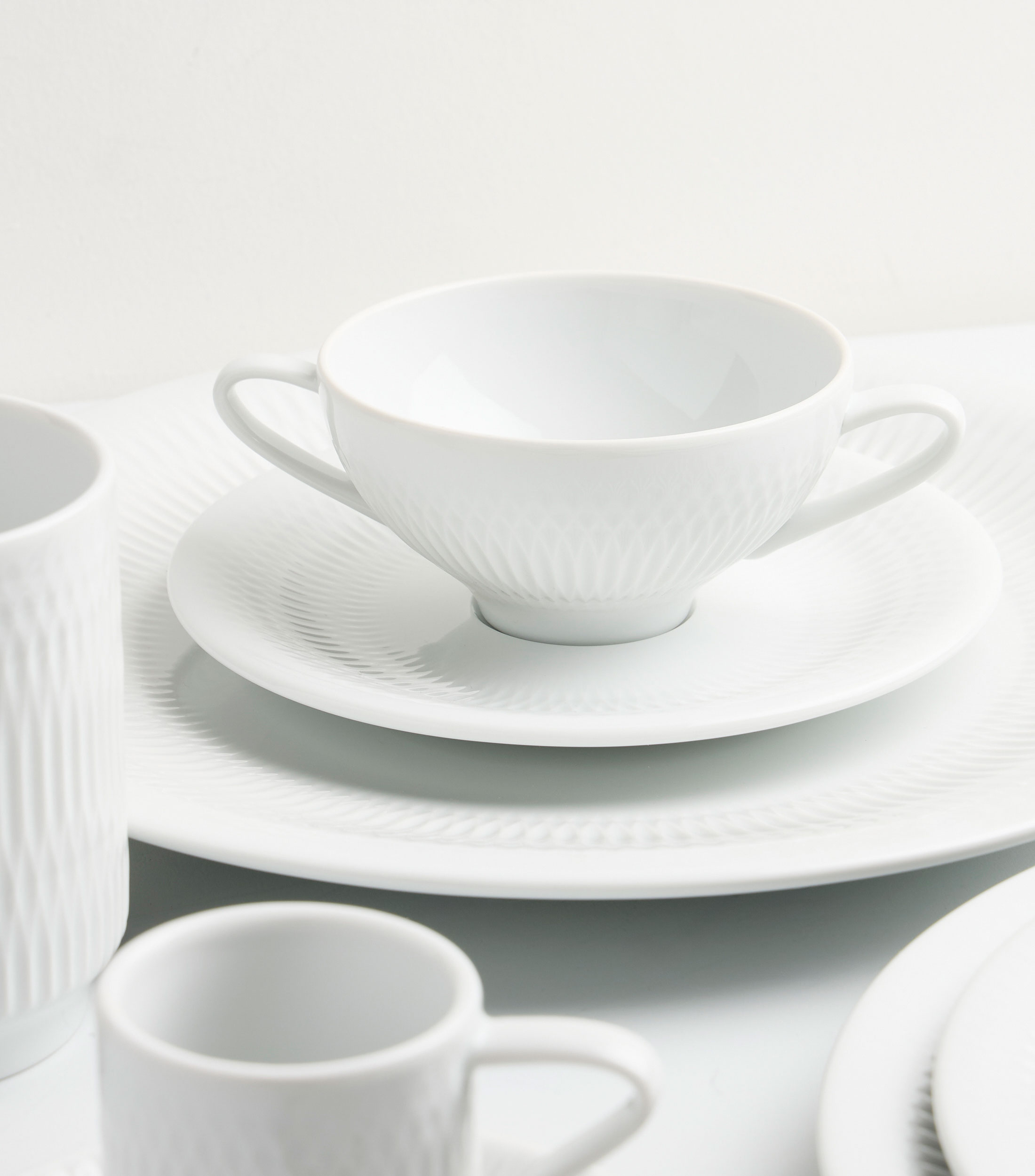Taza para consomé y platillo Utopía