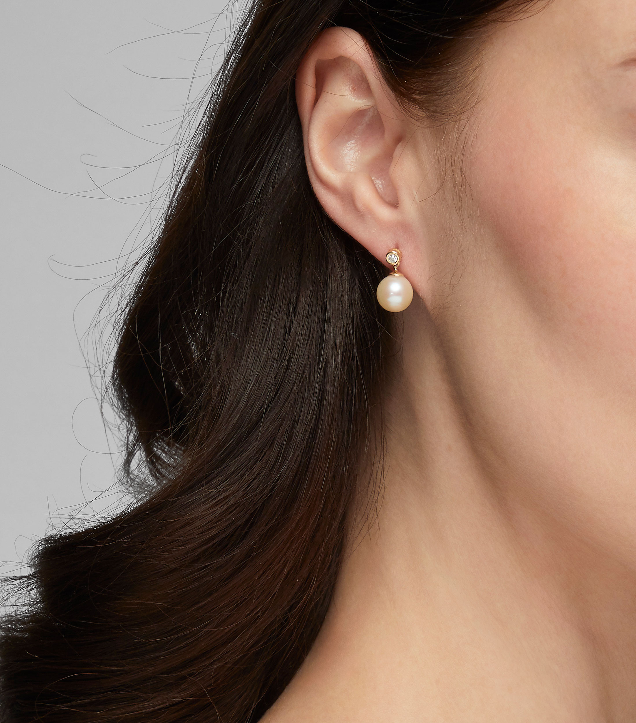 Aretes en oro de 14 kilates con perla Mujer