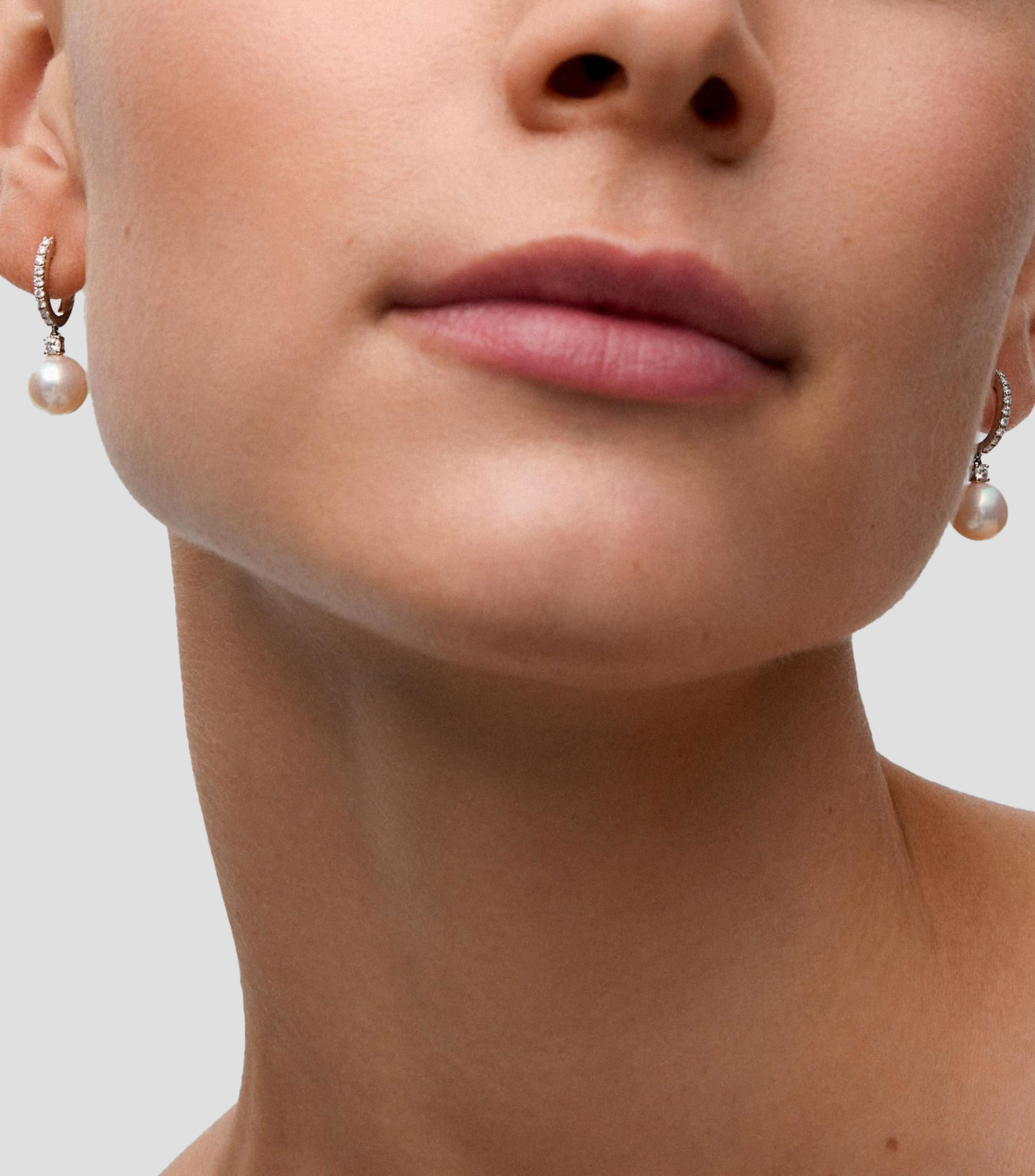 Aretes en oro blanco 18 kilates con perlas y diamantes Mujer