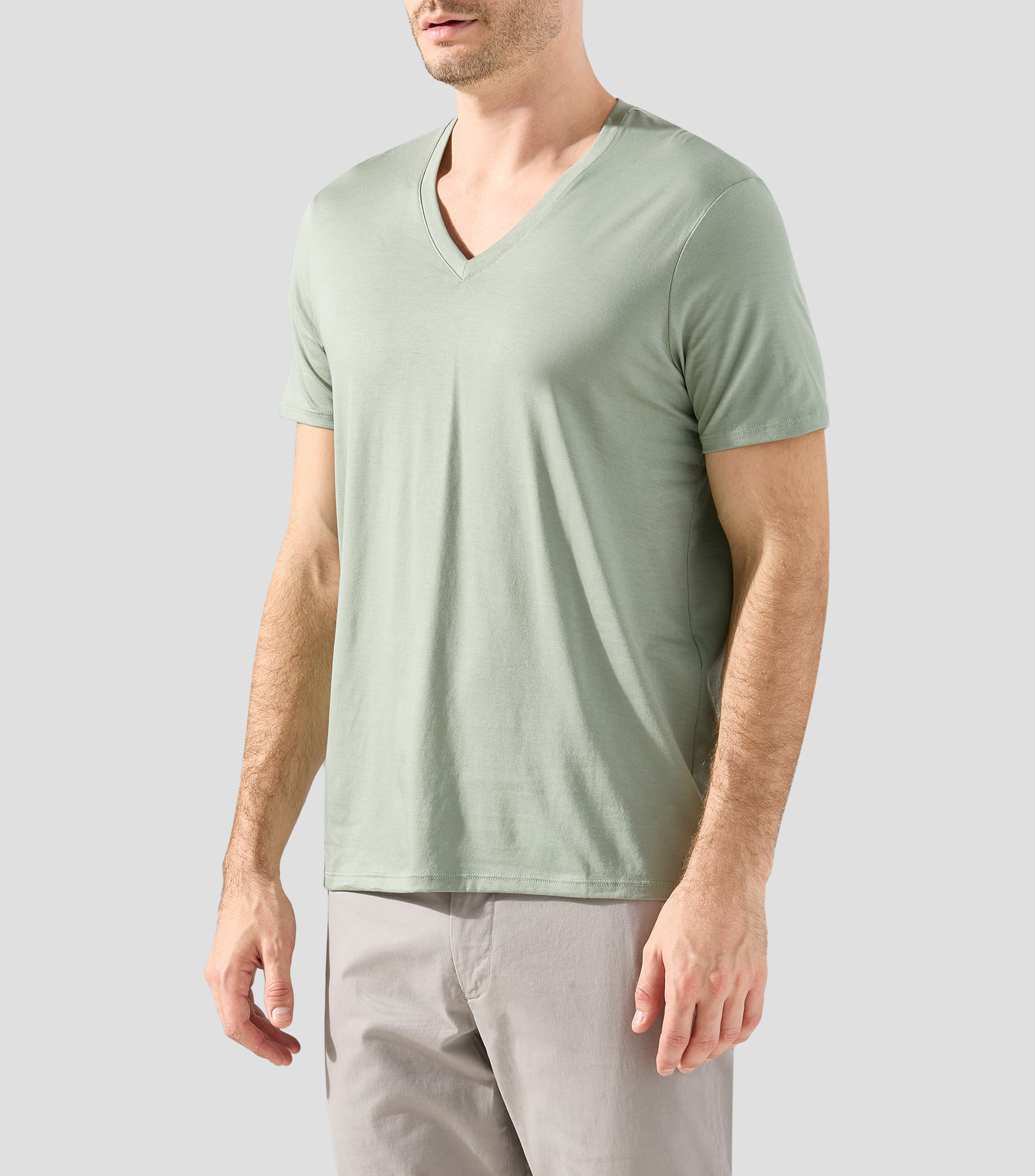 Playera cuello V manga corta lisa Hombre