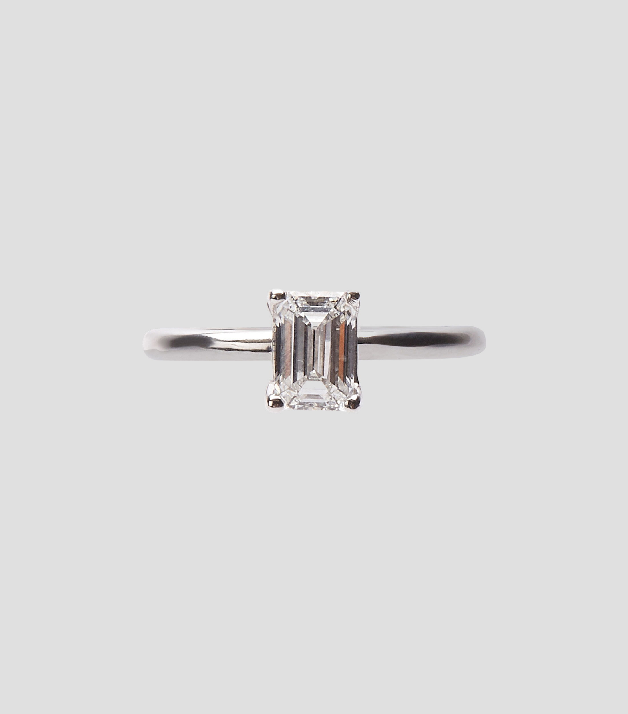 Anillo solitario en oro blanco de 14 kilates con diamante Mujer