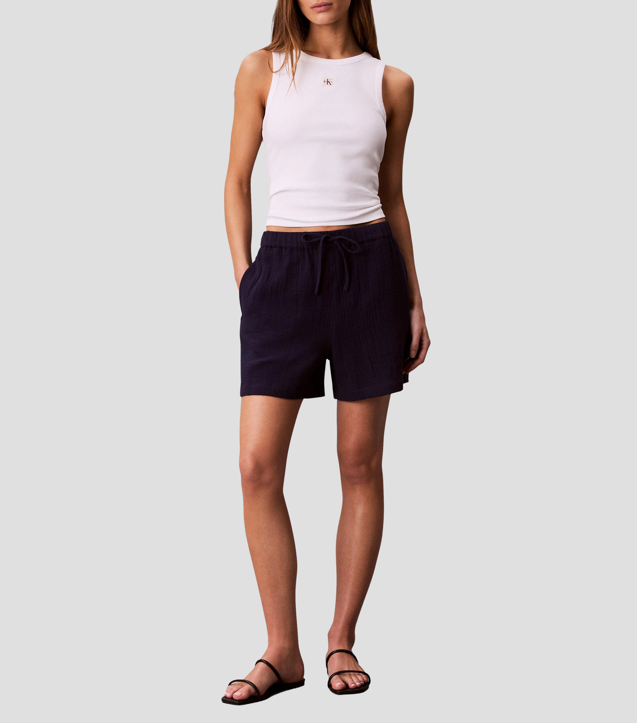 Short liso Mujer