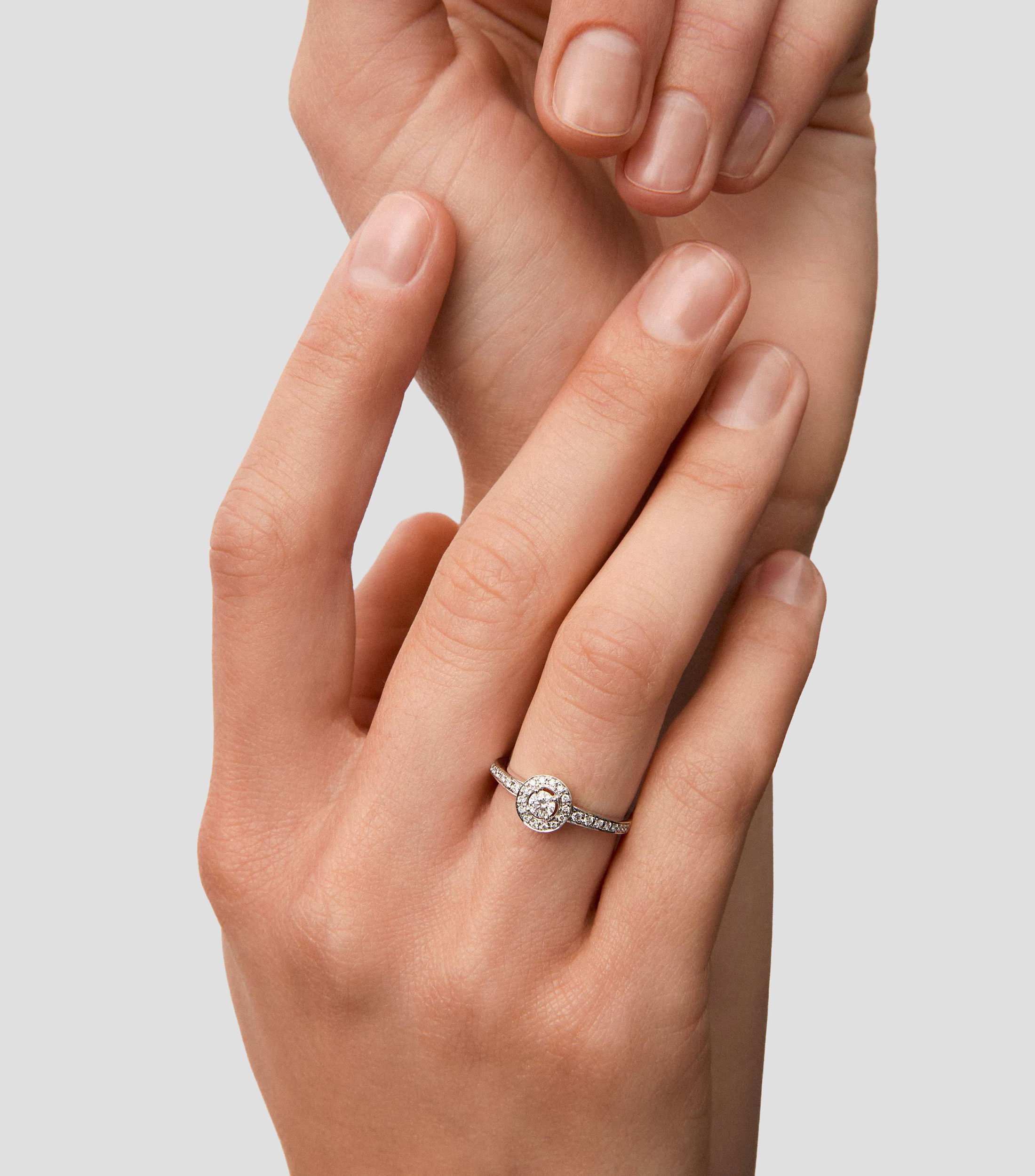 Anillo solitario en Oro blanco de 18 Kilates Compromiso con diamantes Mujer