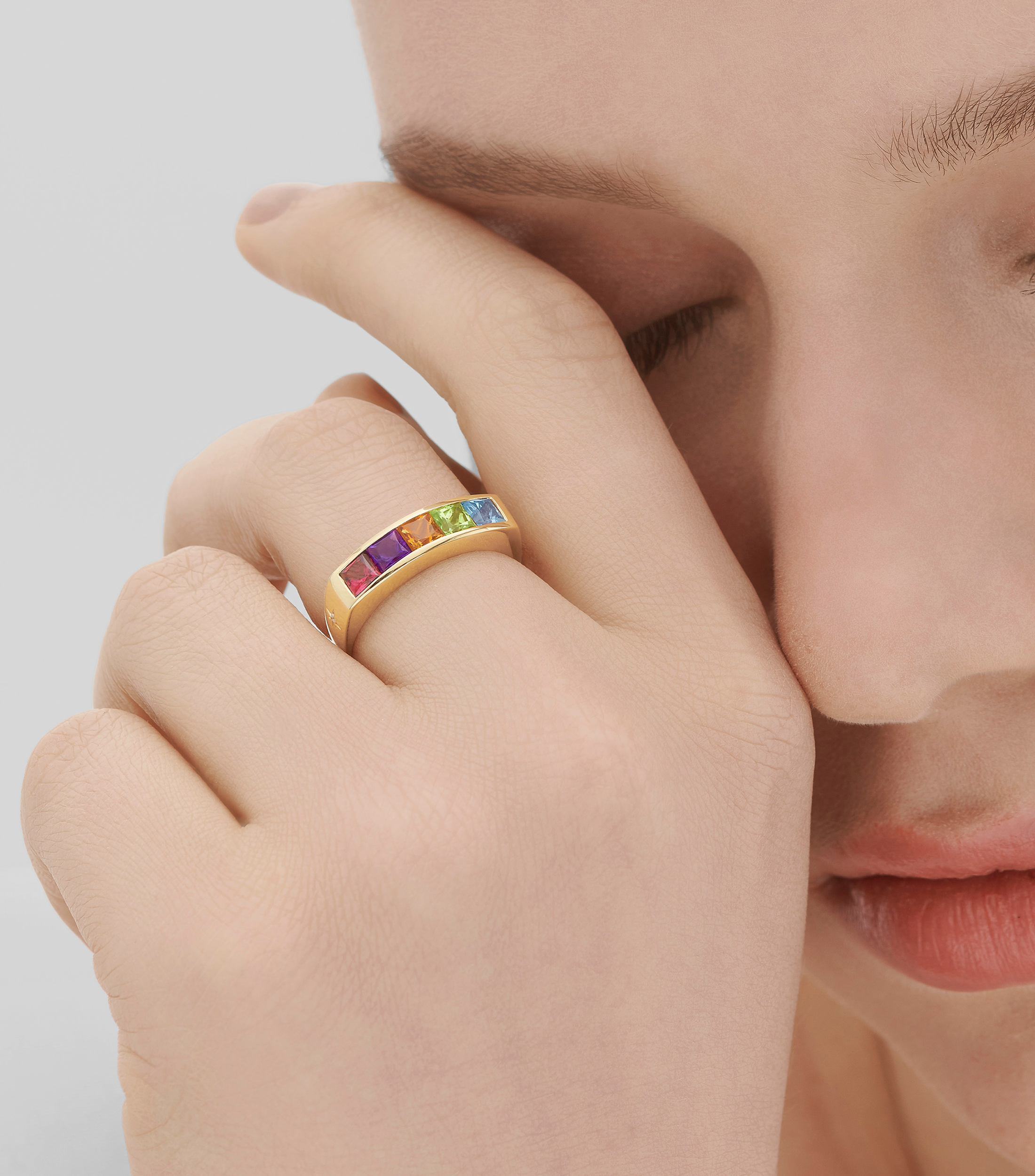 Anillo media alianza en Oro amarillo de 18 Kilates Mujer