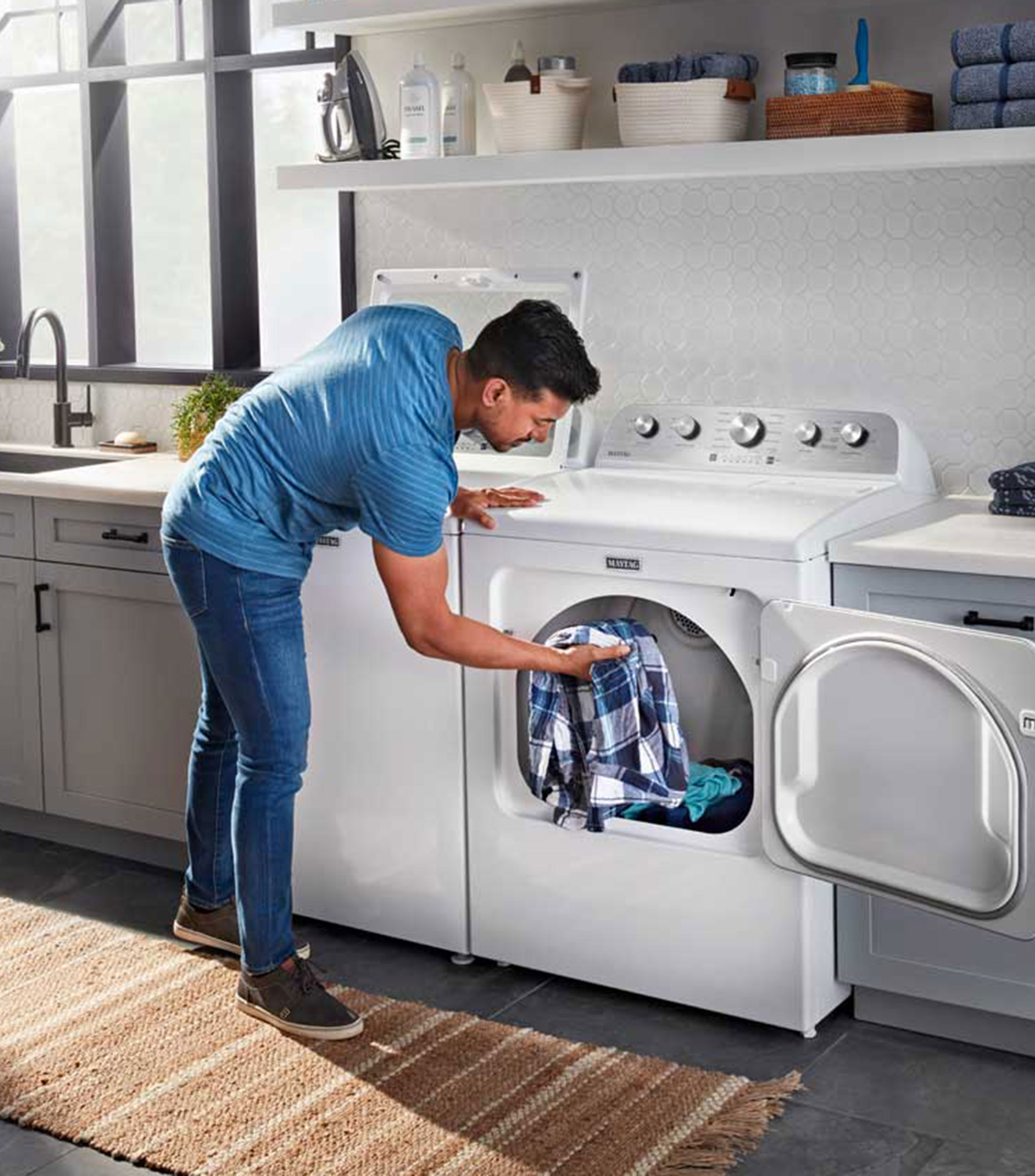 Secadora a Gas 26 Kg Carga Frontal 7MMGD5430PW Blanco