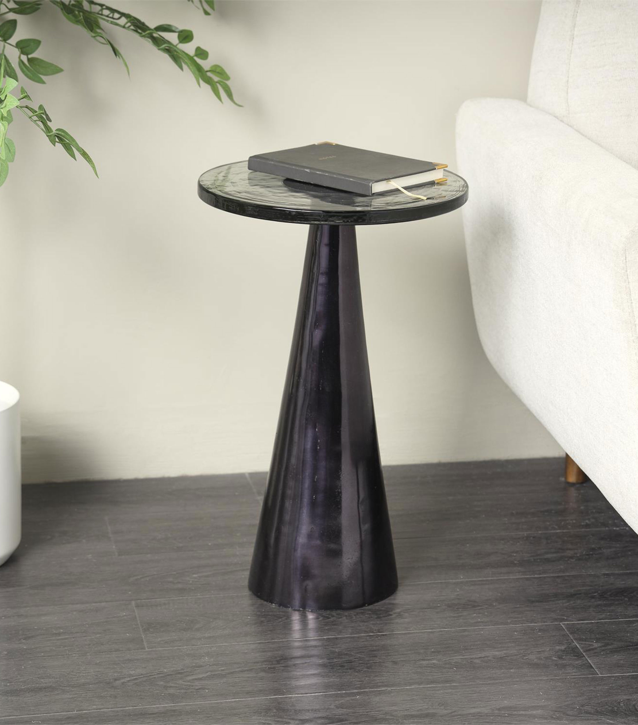 Mesa auxiliar en aluminio y vidrio negro