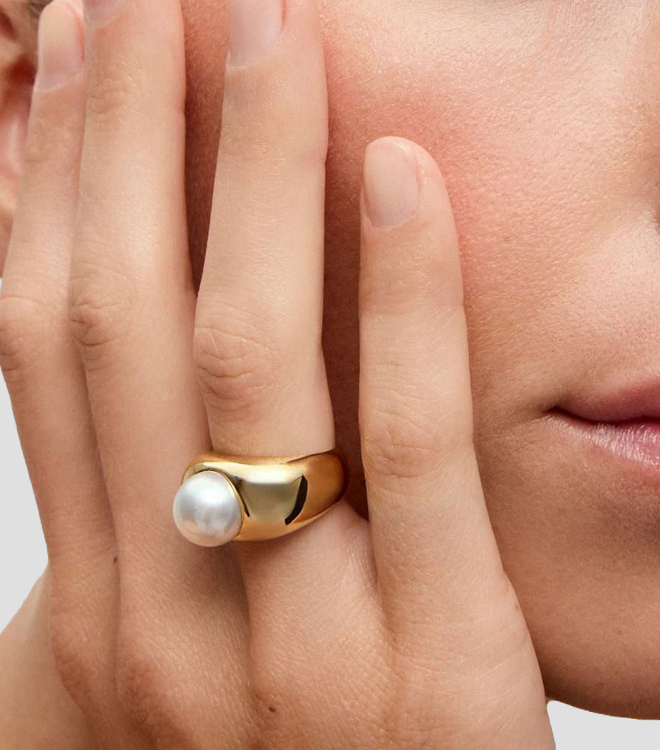 Anillo en oro amarillo de 18 kilates con perla australiana Mujer