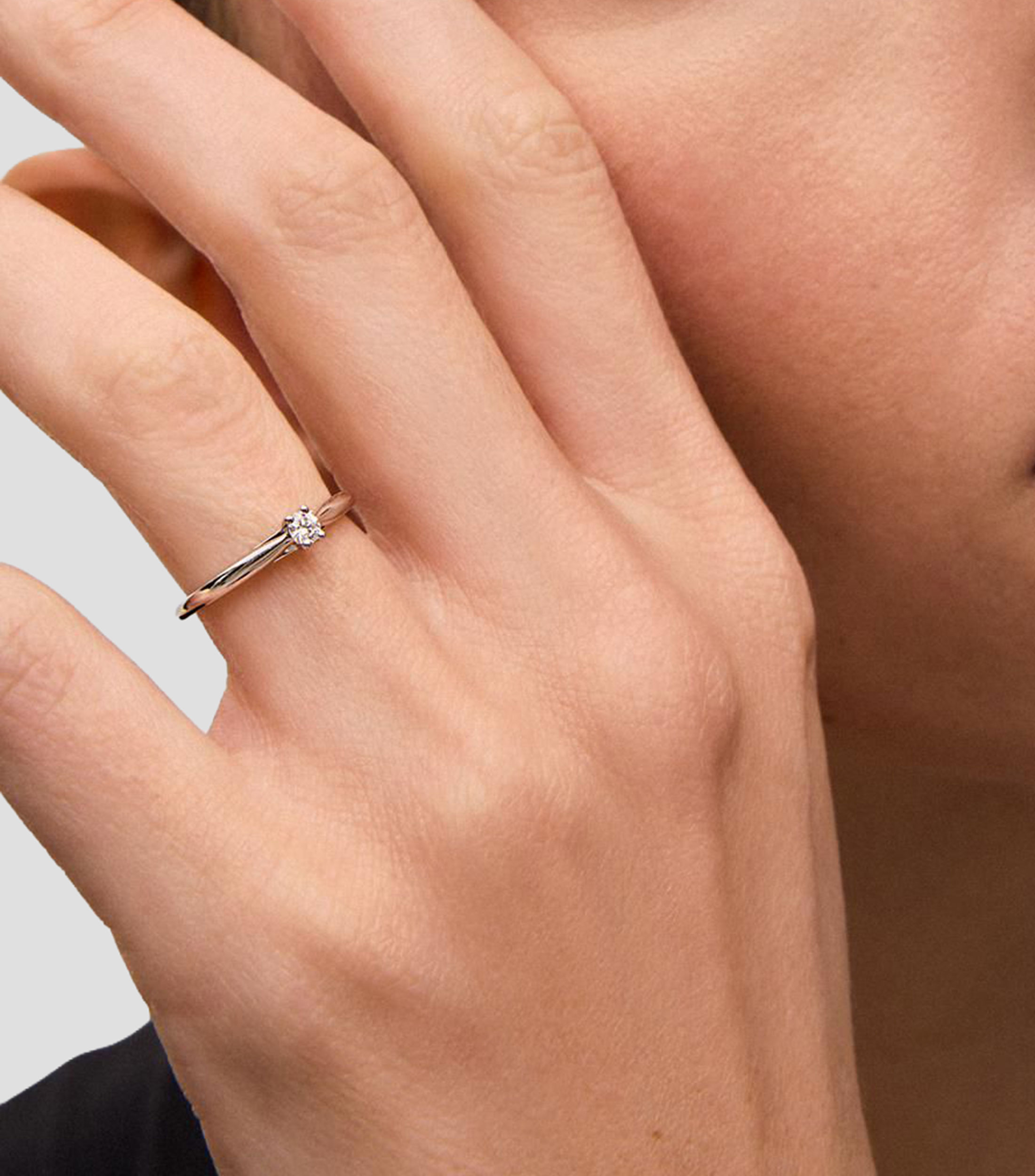 Anillo solitario en Oro blanco de 18 Kilates Compromiso con diamante Mujer
