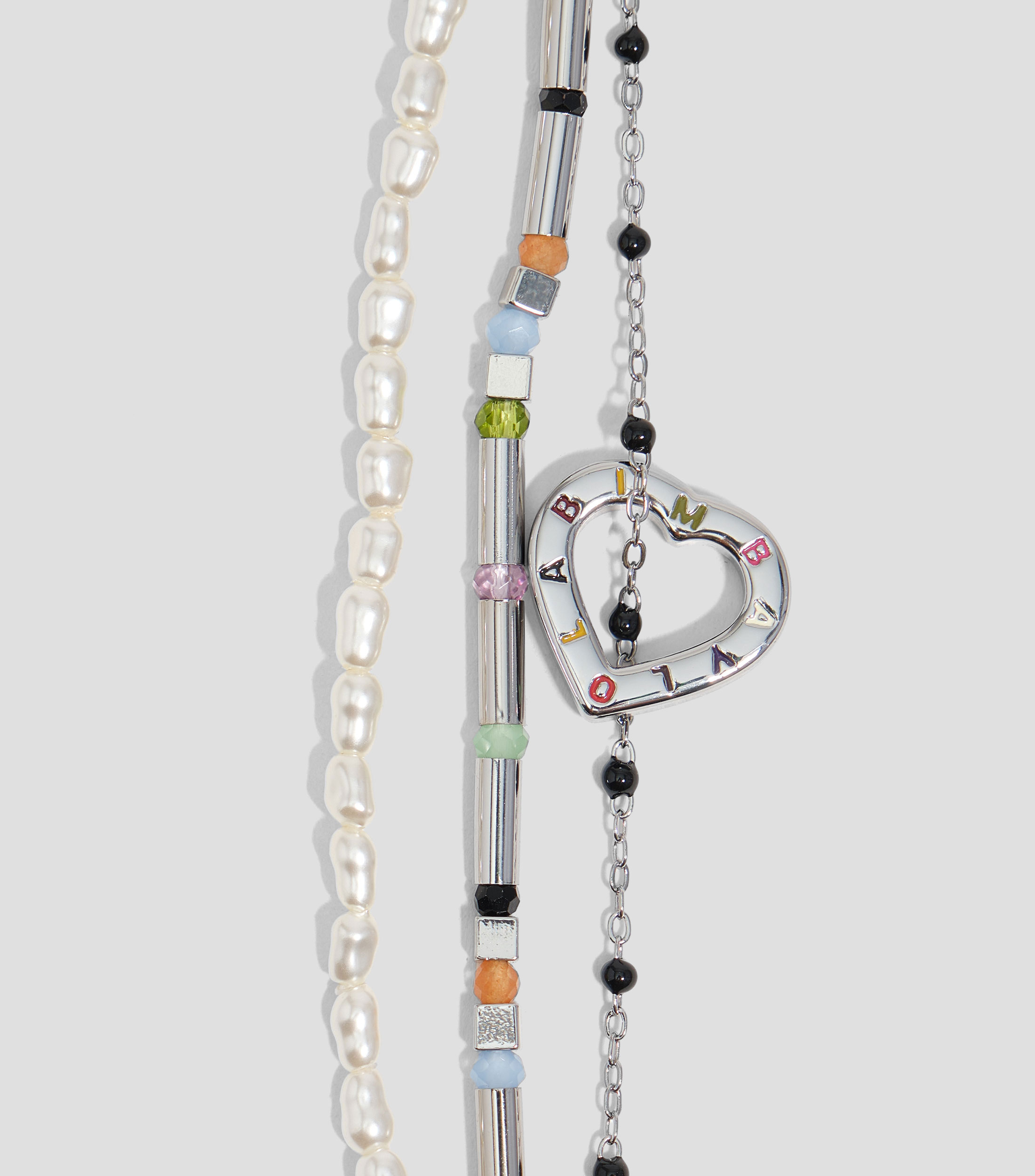 Pulsera triple cadena y perlas logo corazón Mujer