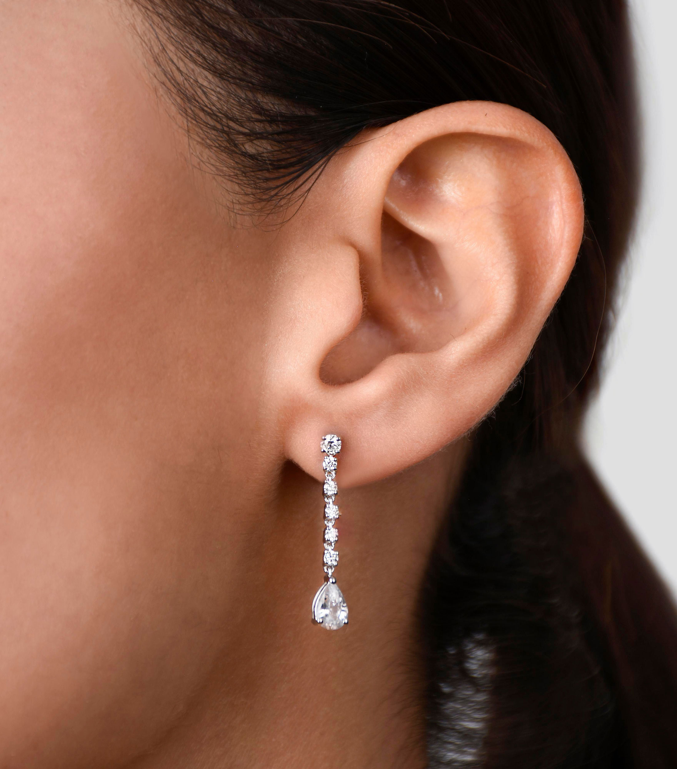 Aretes en oro blanco 18 kilates con zafiro y diamantes Mujer