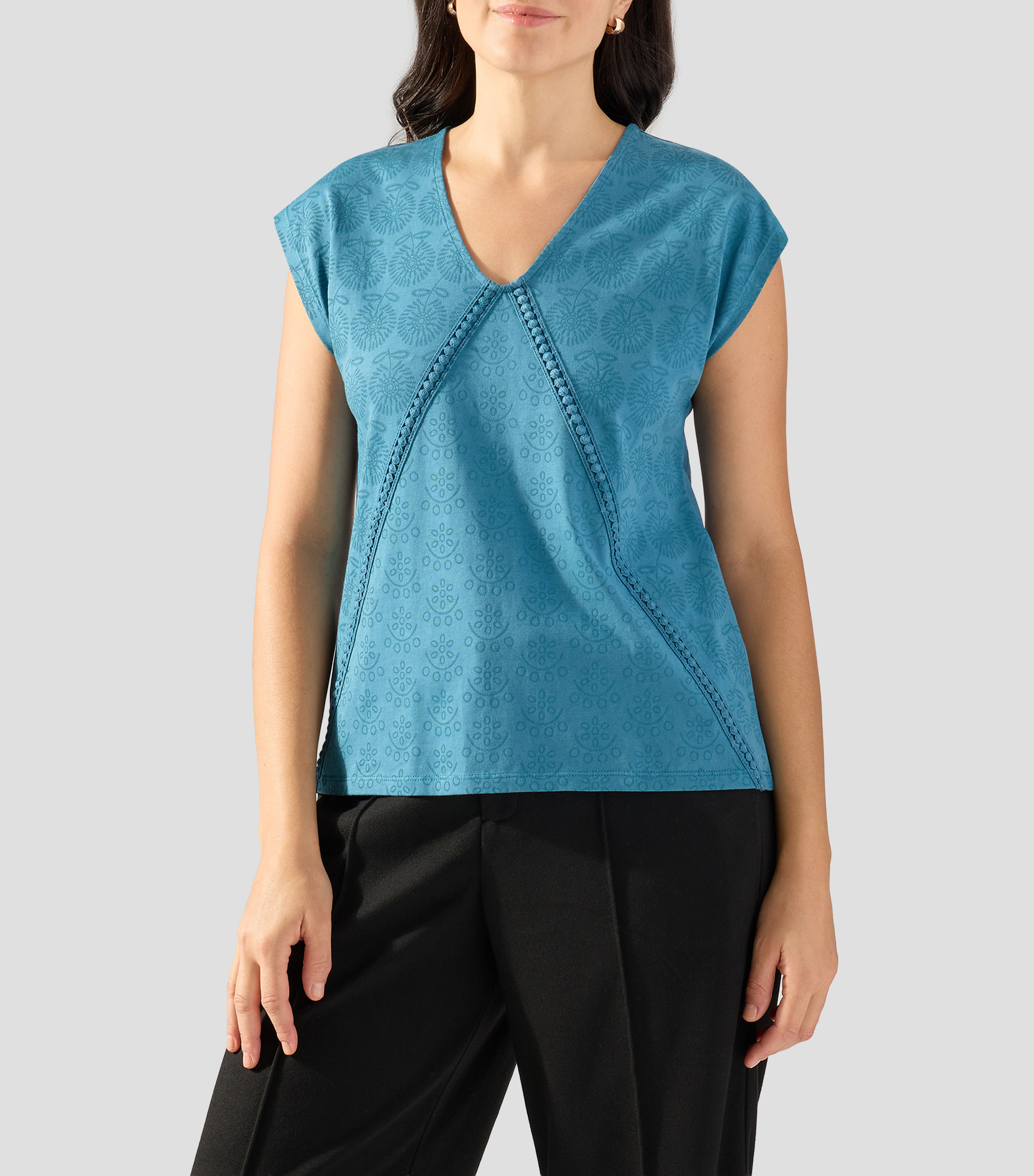 Playera cuello V sin mangas estampada Mujer