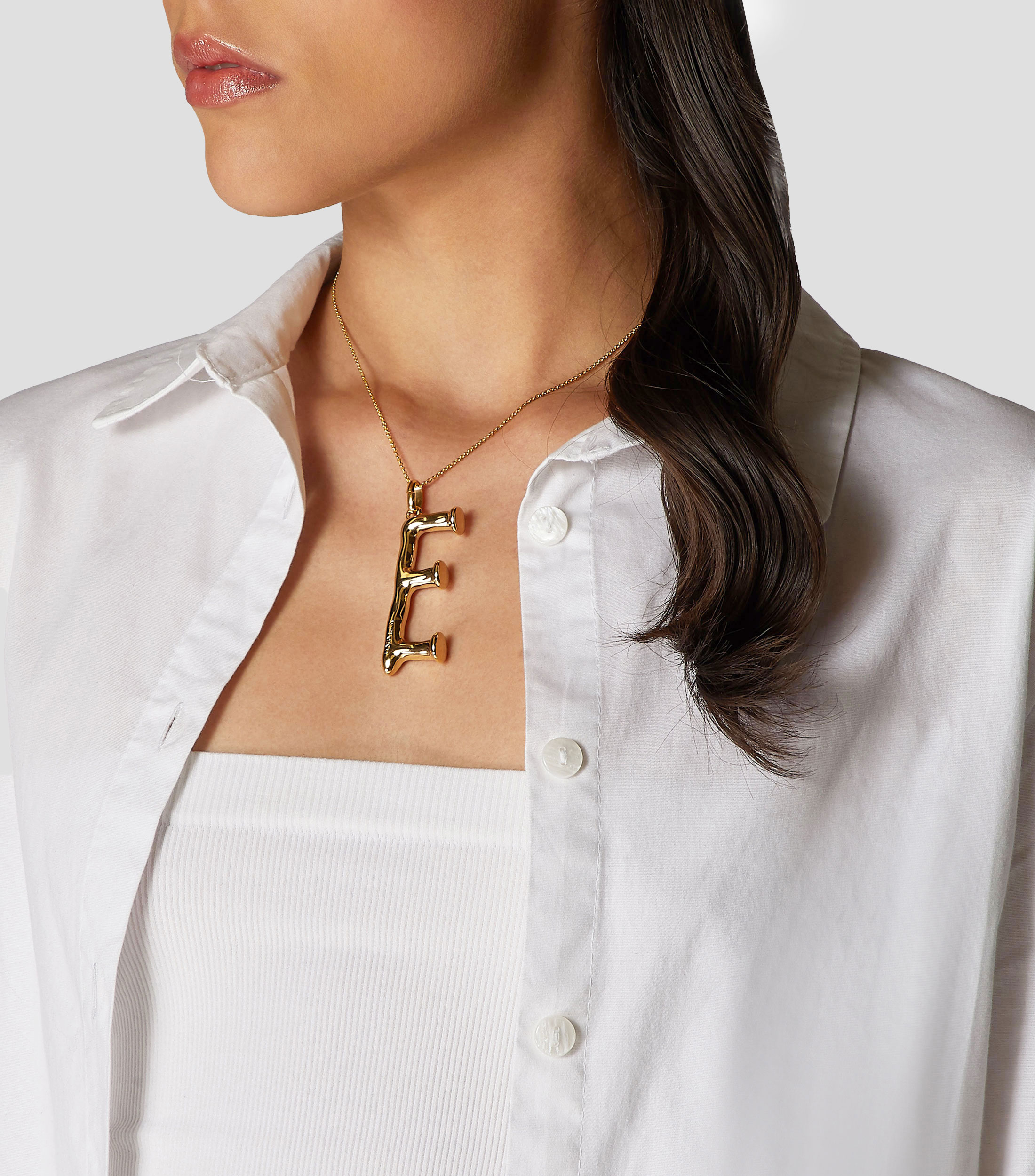 Charm en plata Dame una E Mujer