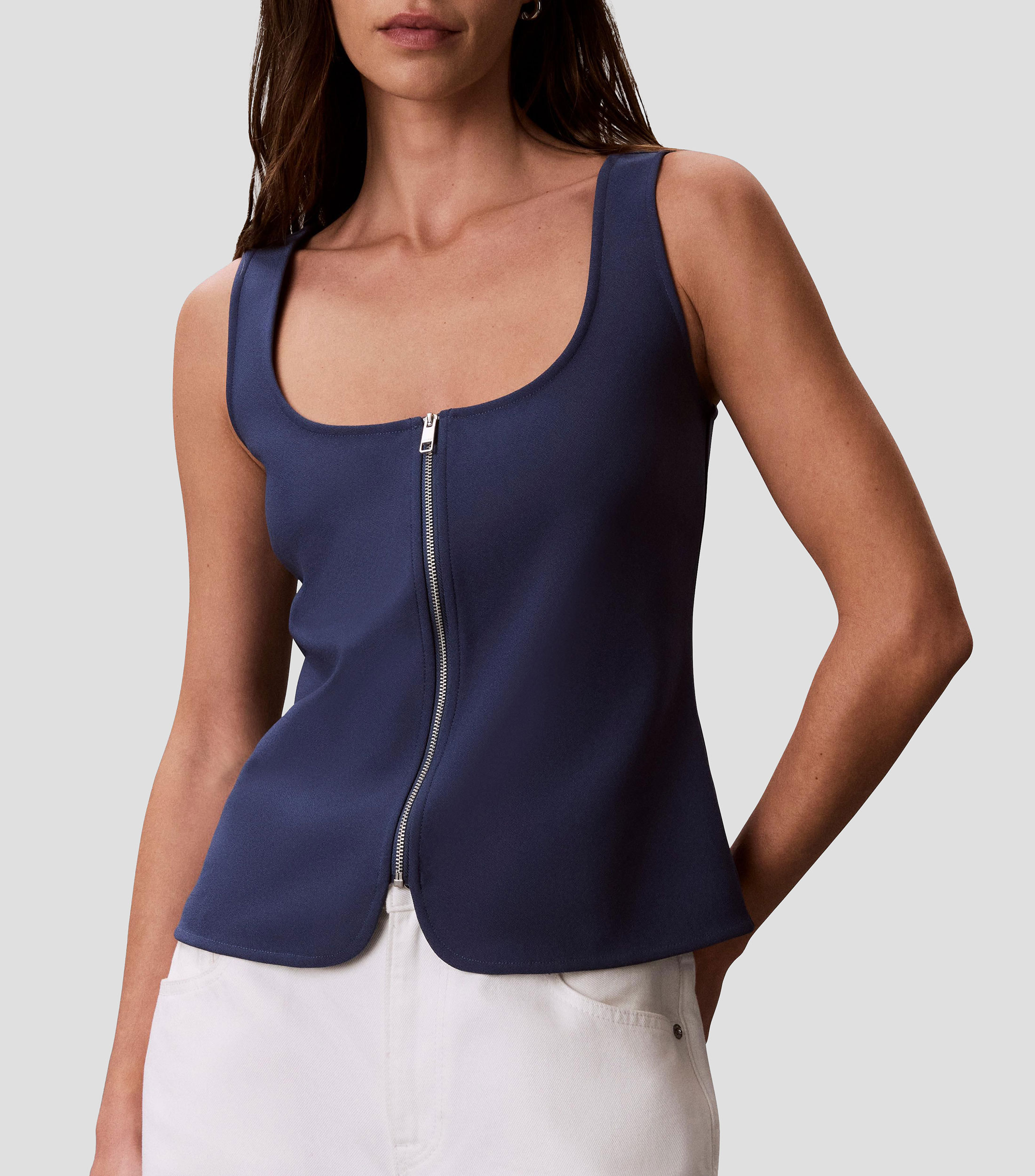 Blusa lisa sin mangas Mujer