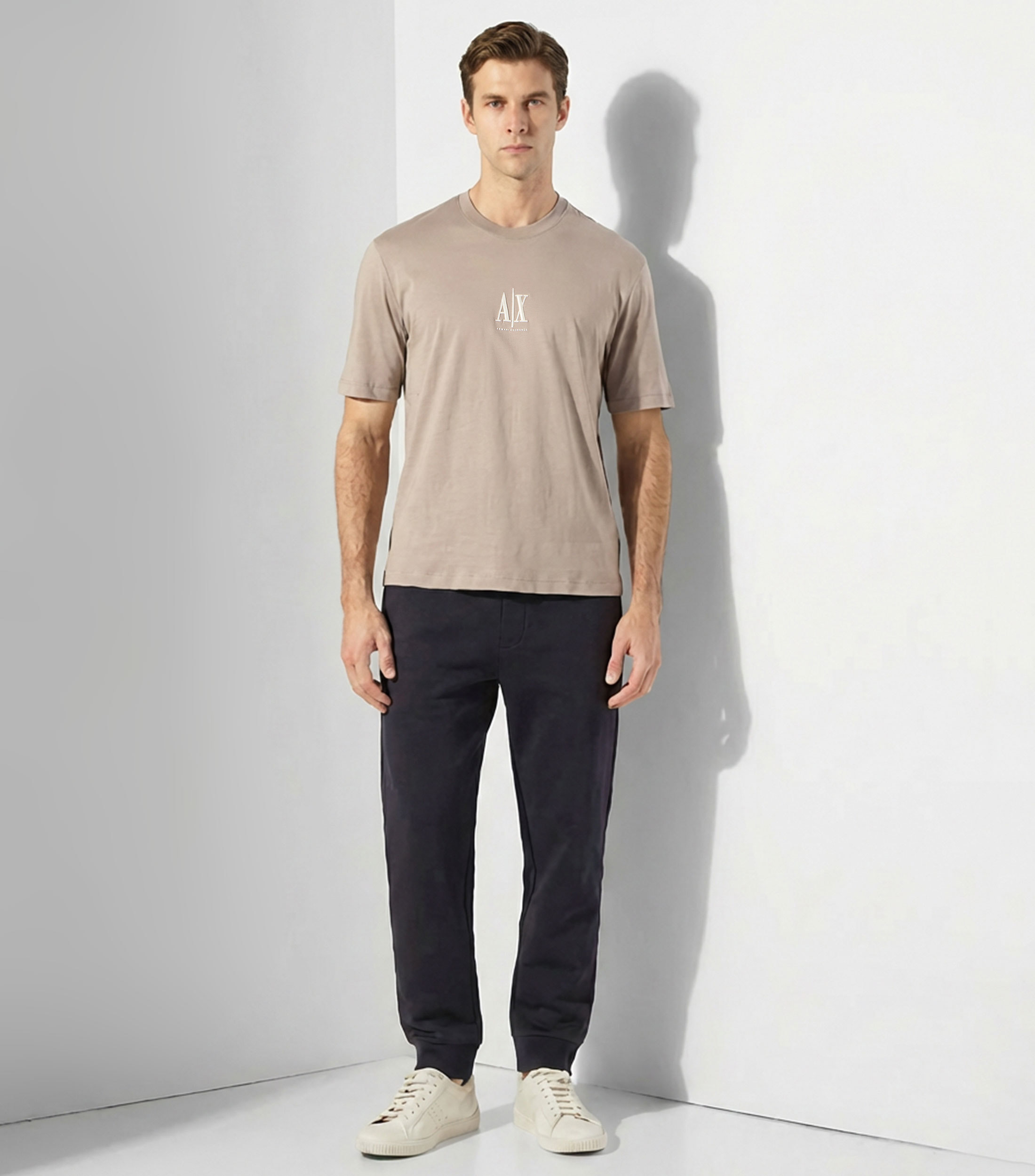 Playera de cuello redondo con manga corta y bordado Hombre