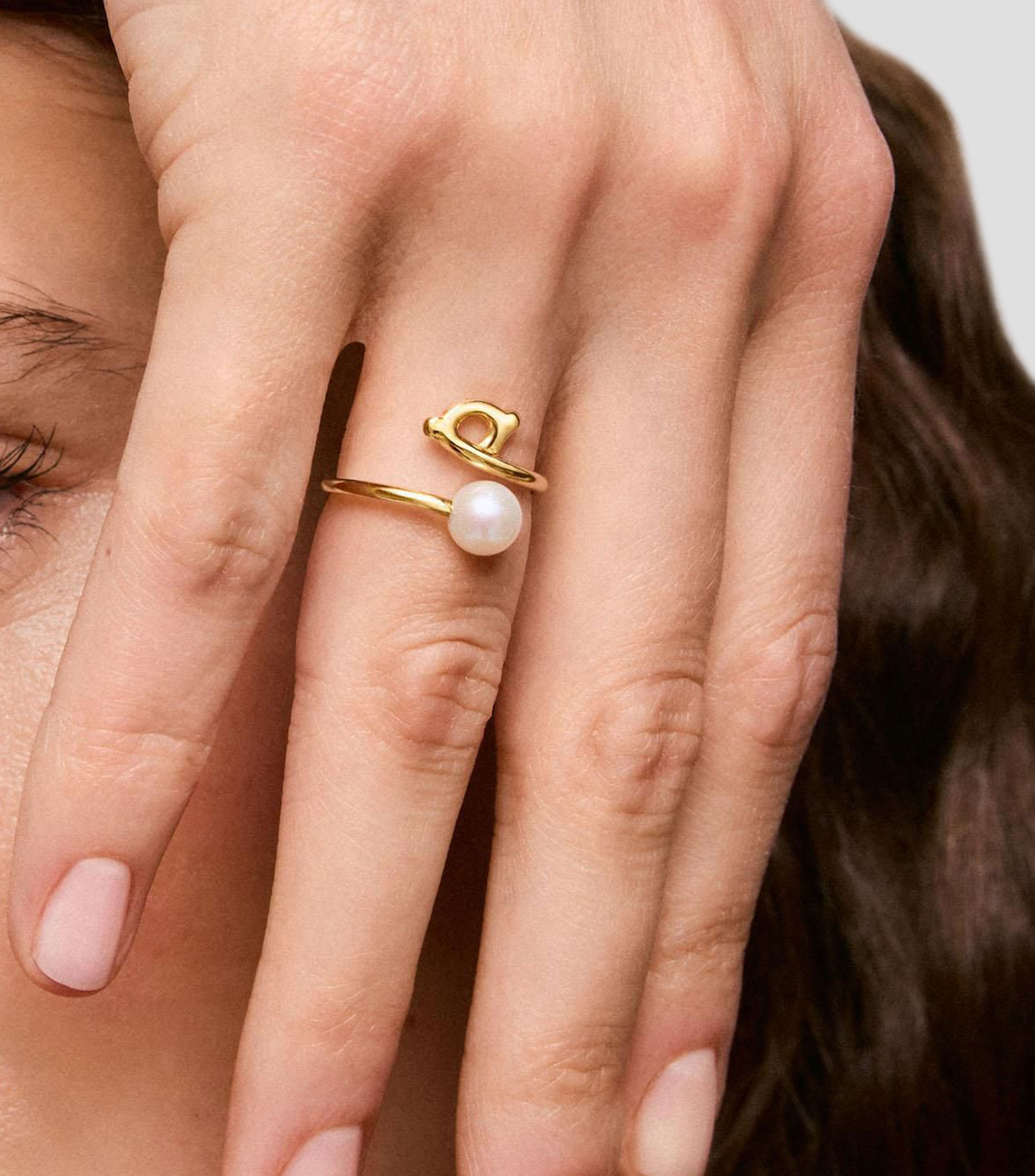 Anillo Infinity en Oro amarillo de 9 Kilates con perla Mujer
